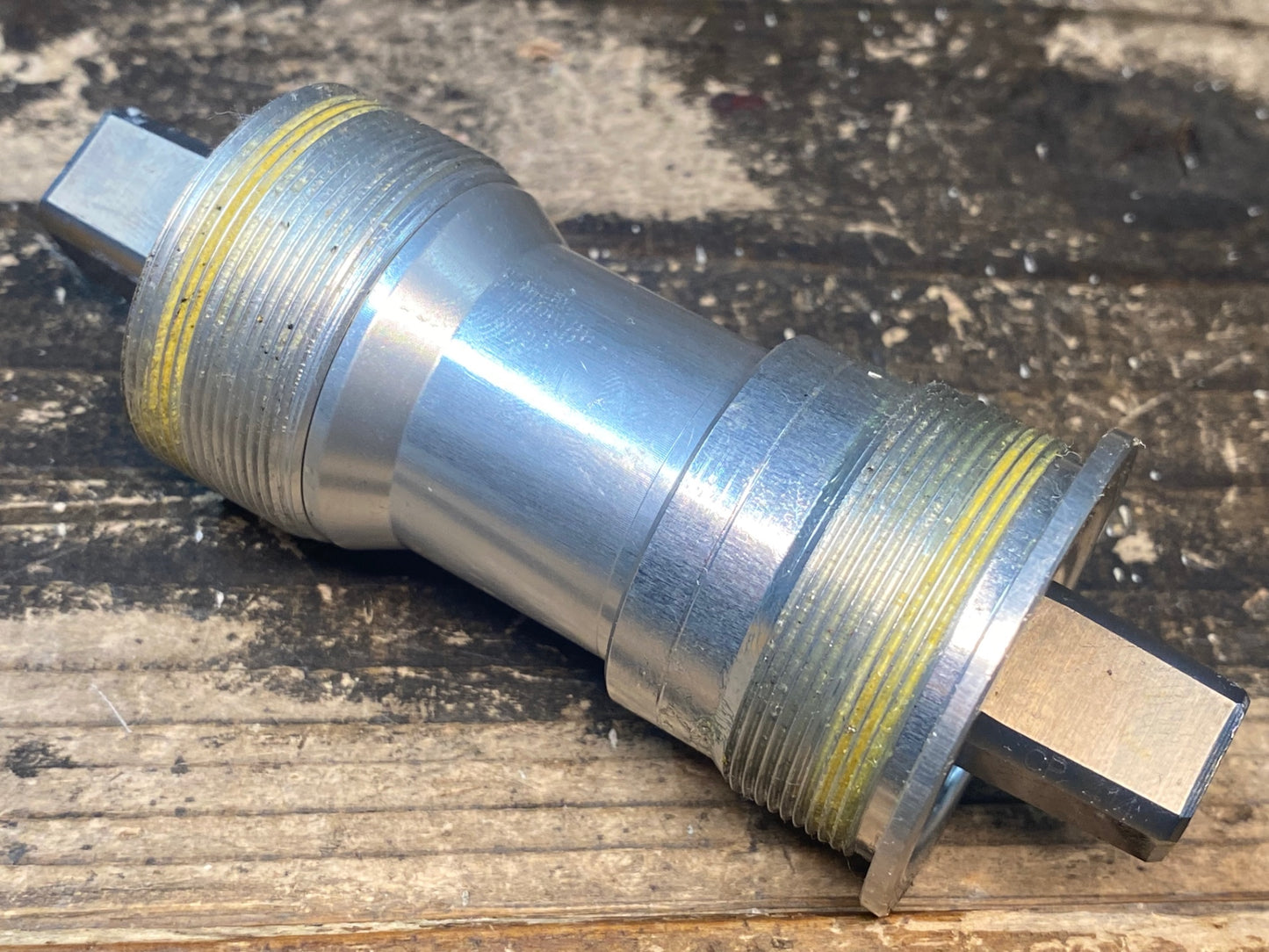 IW664 カンパニョーロ CAMPAGNOLO CHORUS ボトムブラケット BB JIS/BSA 102mm スクエアテーパー 未使用