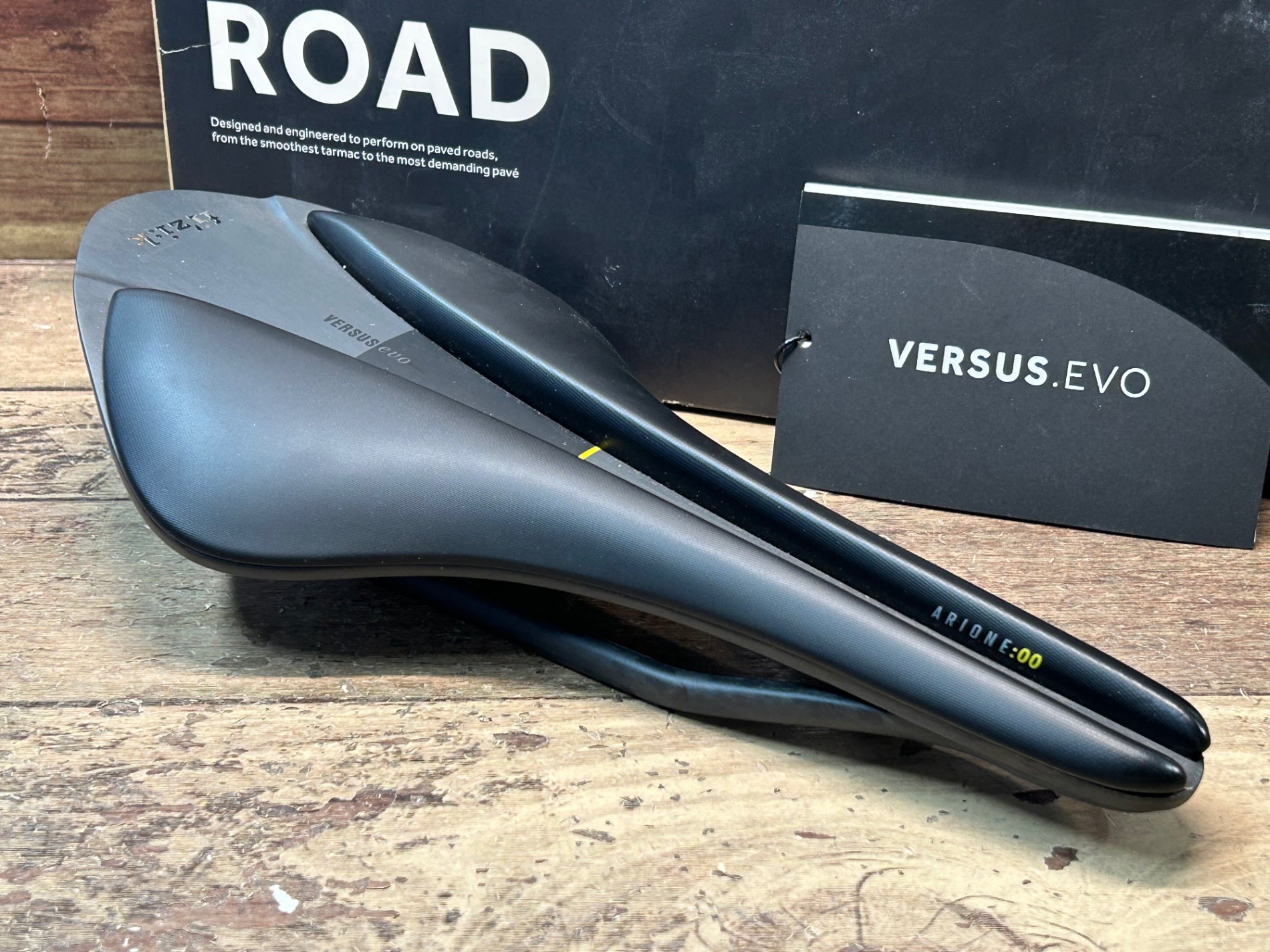 fi'zi:k フィジーク　エルゴノミックサドル ブラック　140mm fi'zi:k エルゴノミックサドル ブラック 140mm フィジーク fi'zi:k