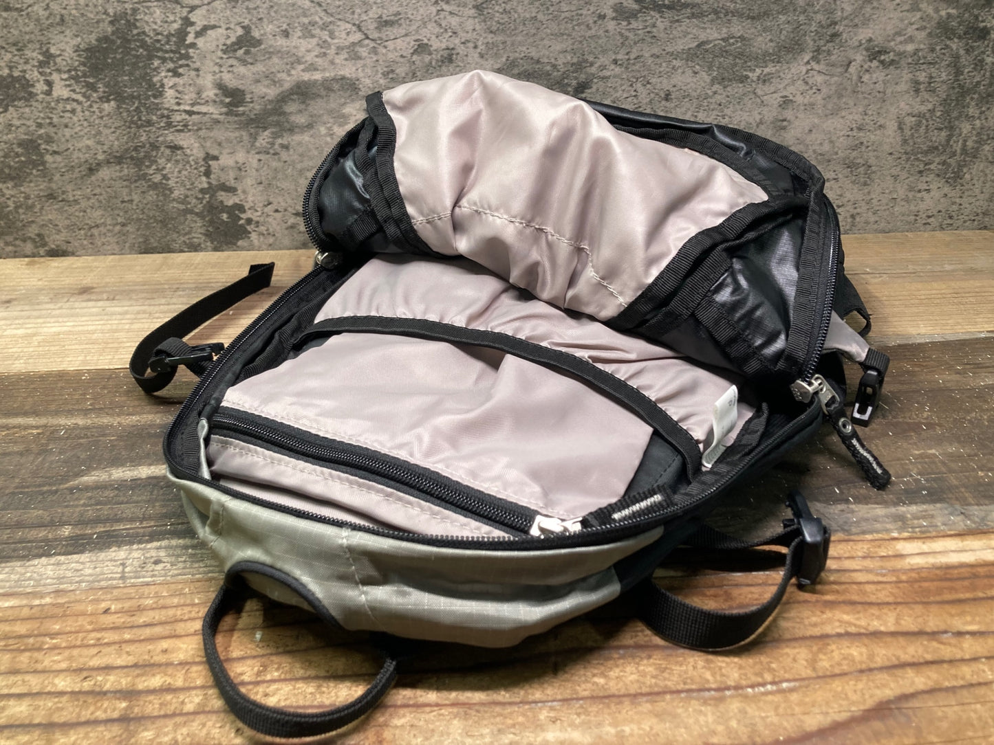 IP033 deuter ドイター CROSS bike 18 バックパック