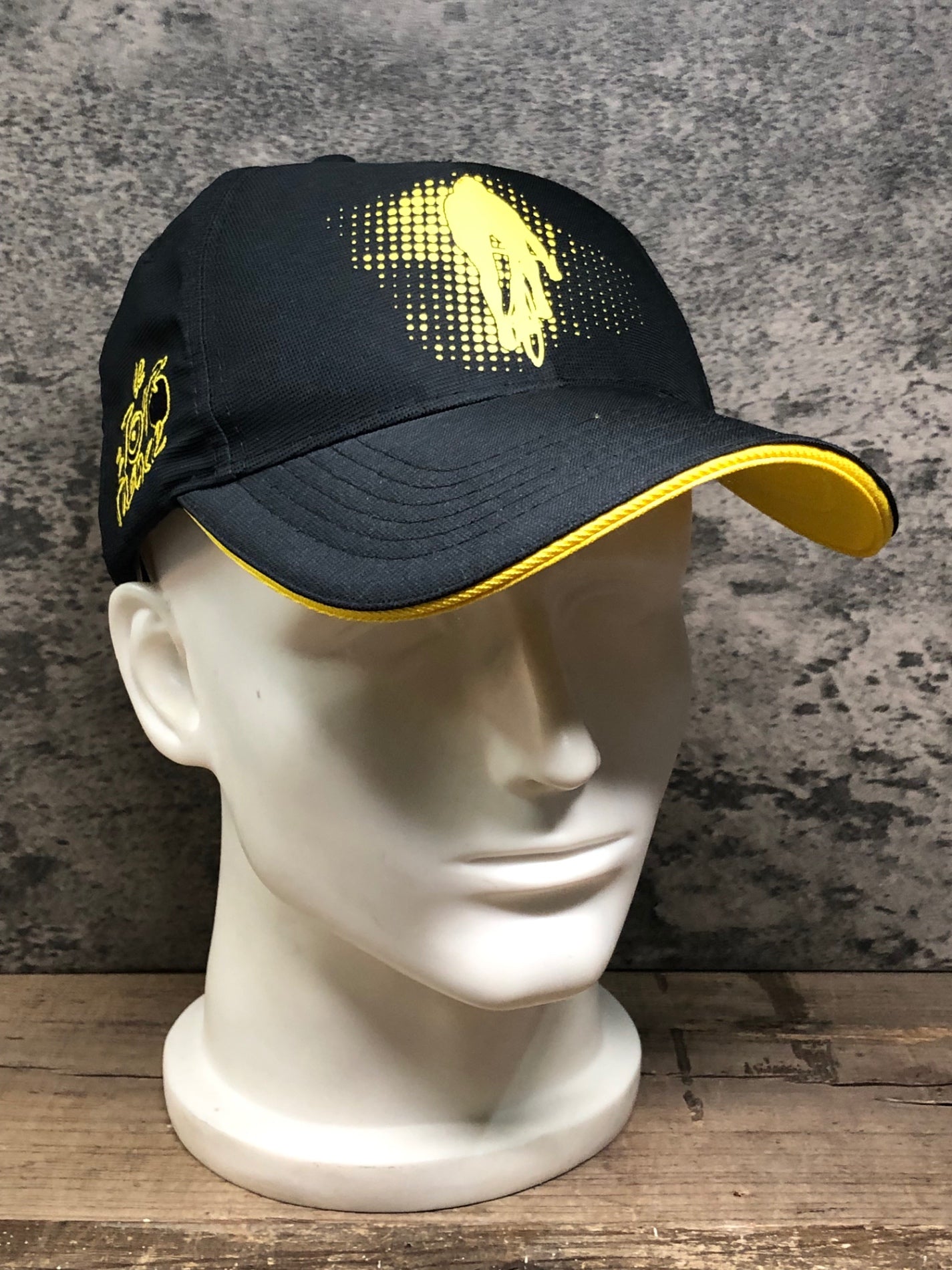 IV595 ツールドフランス Tour de france キャップ 黒 黄 フリーサイズ