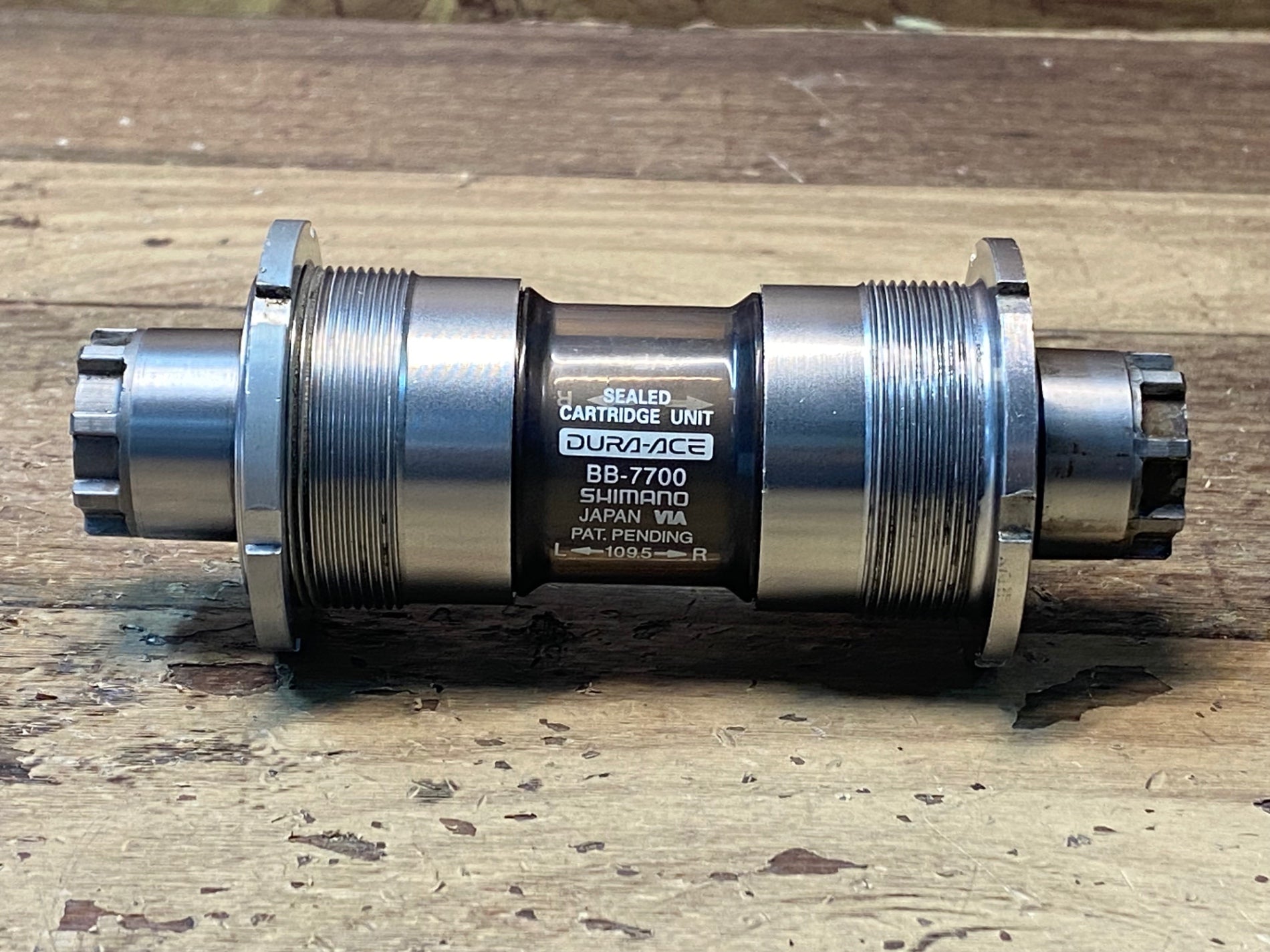 シマノ シマノデュラエーストラック BB-7700 NJS 109.5mm 68BSA