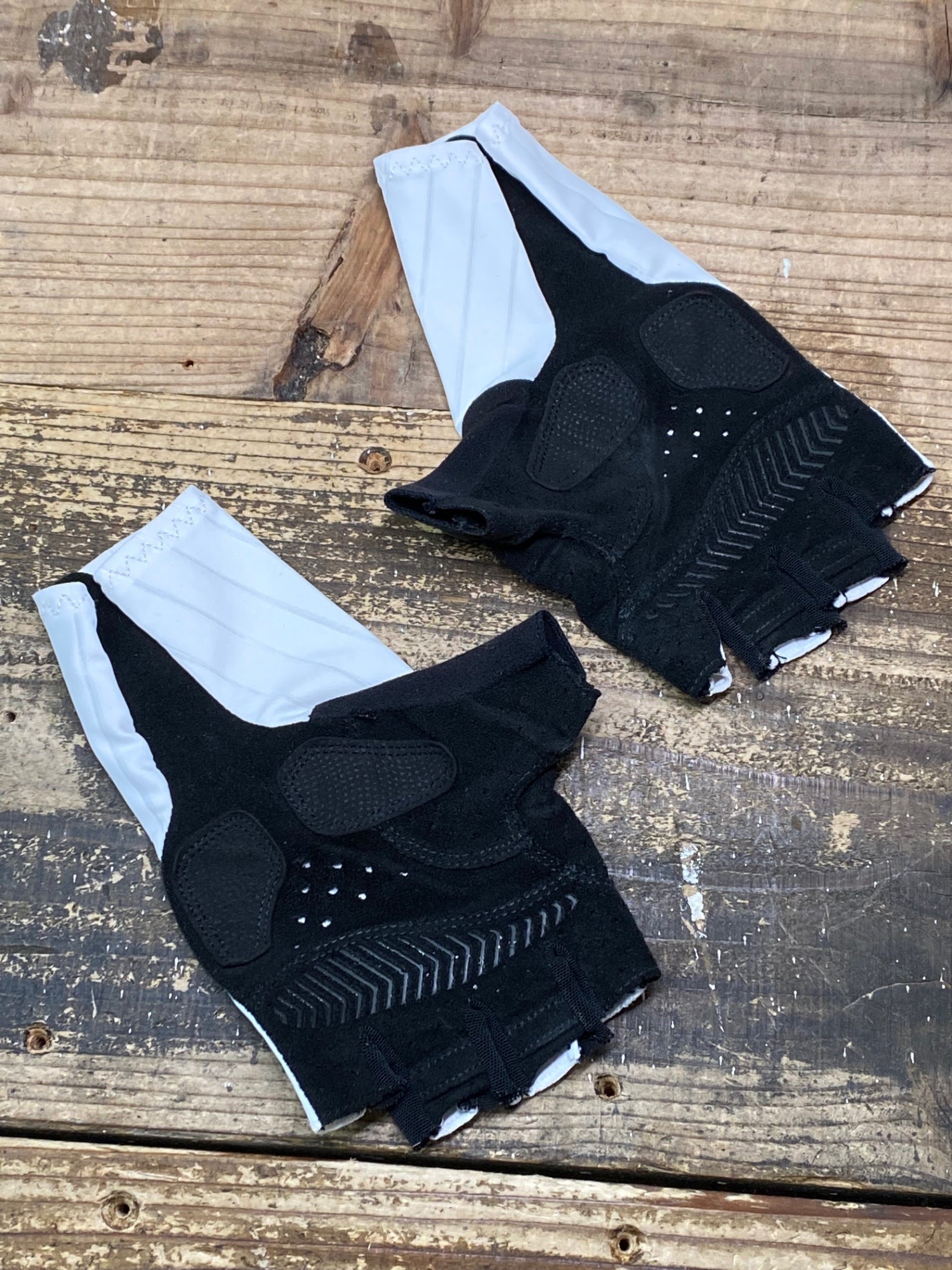 JA030 サンボルト SUNVOLT エアロ サイクルグローブ 指切り M 白