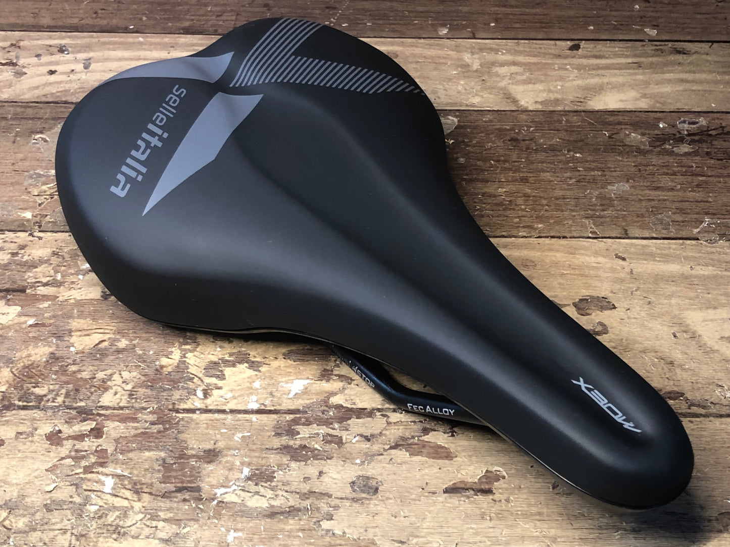 IE016 セライタリア selle italia X-BOW サドル 黒 FEC ALOOY レール L1