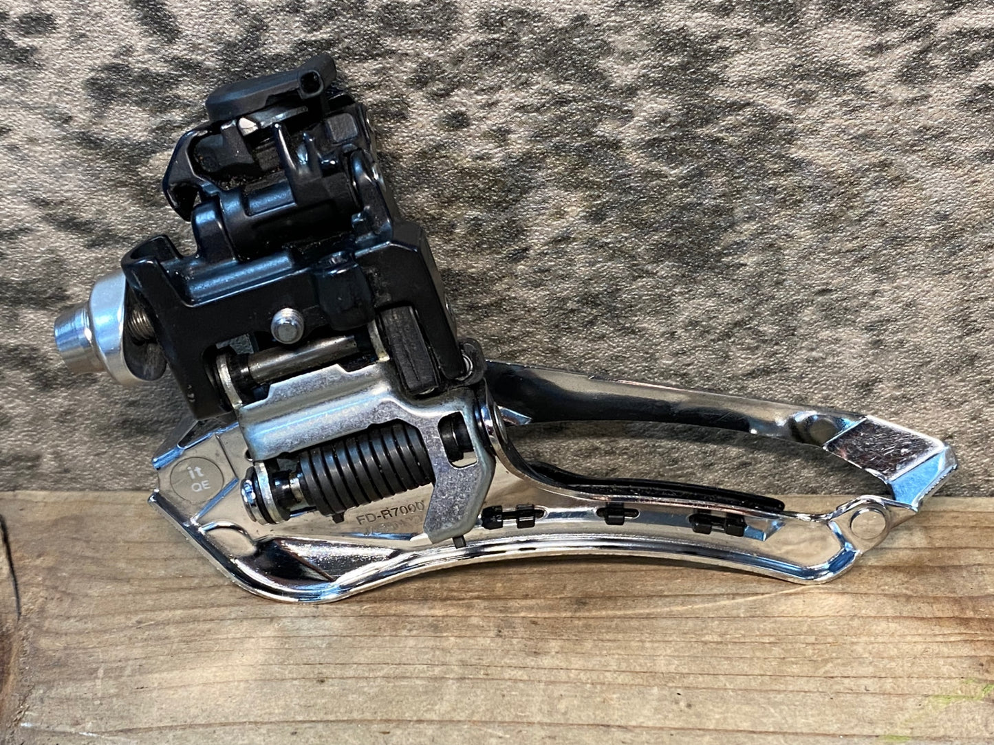 IX909 シマノ SHIMANO 105 FD-R7000 直付 フロントディレイラー
