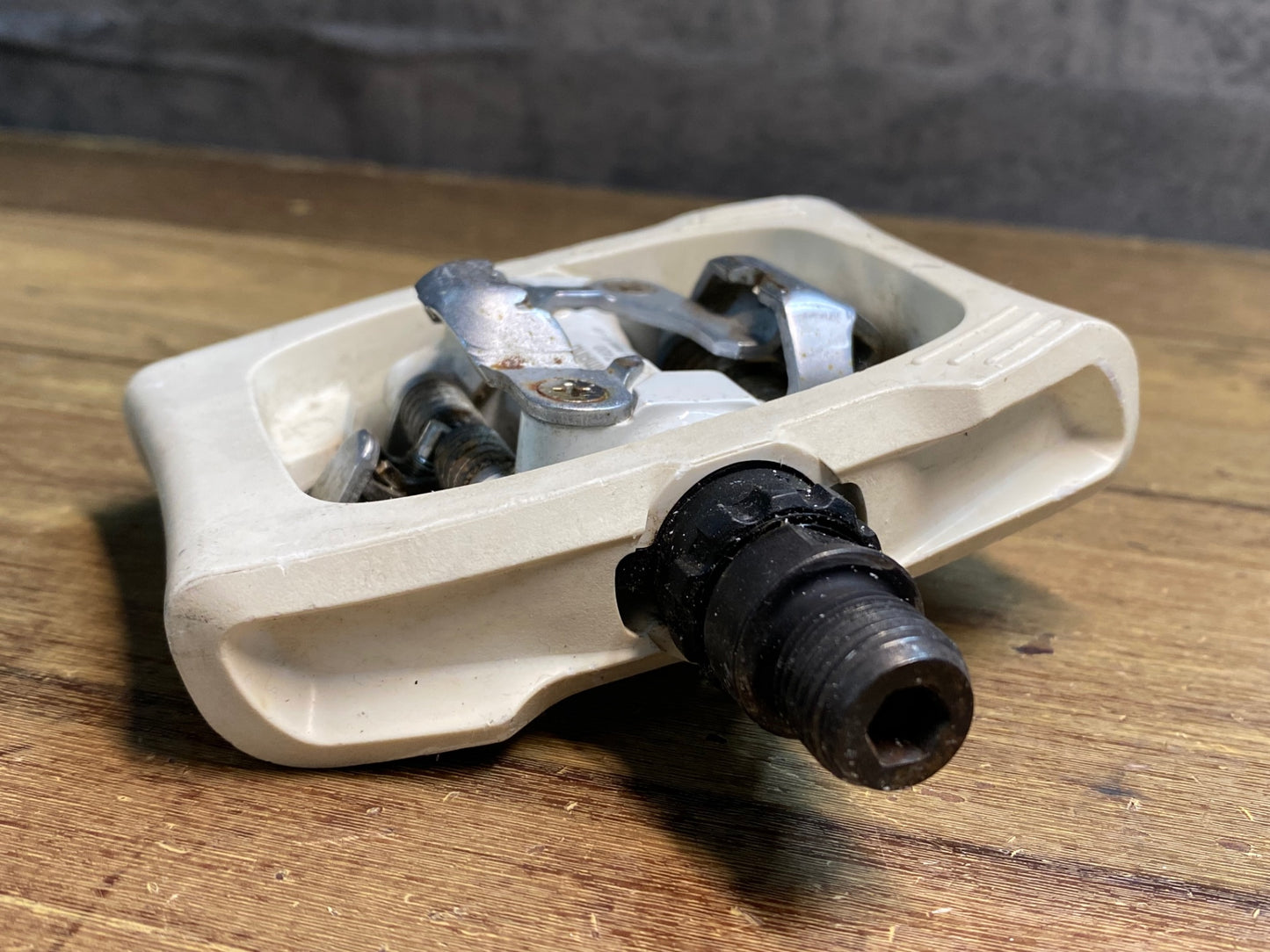 IZ017 シマノ SHIMANO PD-T400 ビンディングペダル 両面 SPD 白