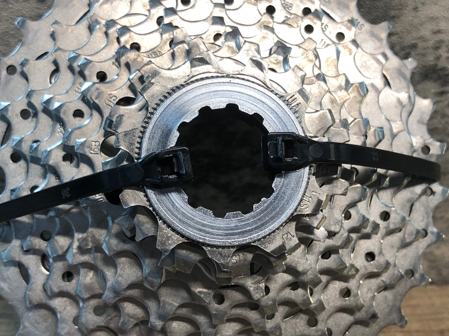 IU468 シマノ SHIMANO 105 CS-5800 スプロケット 11-32T 11S ※ロックリング印字消え