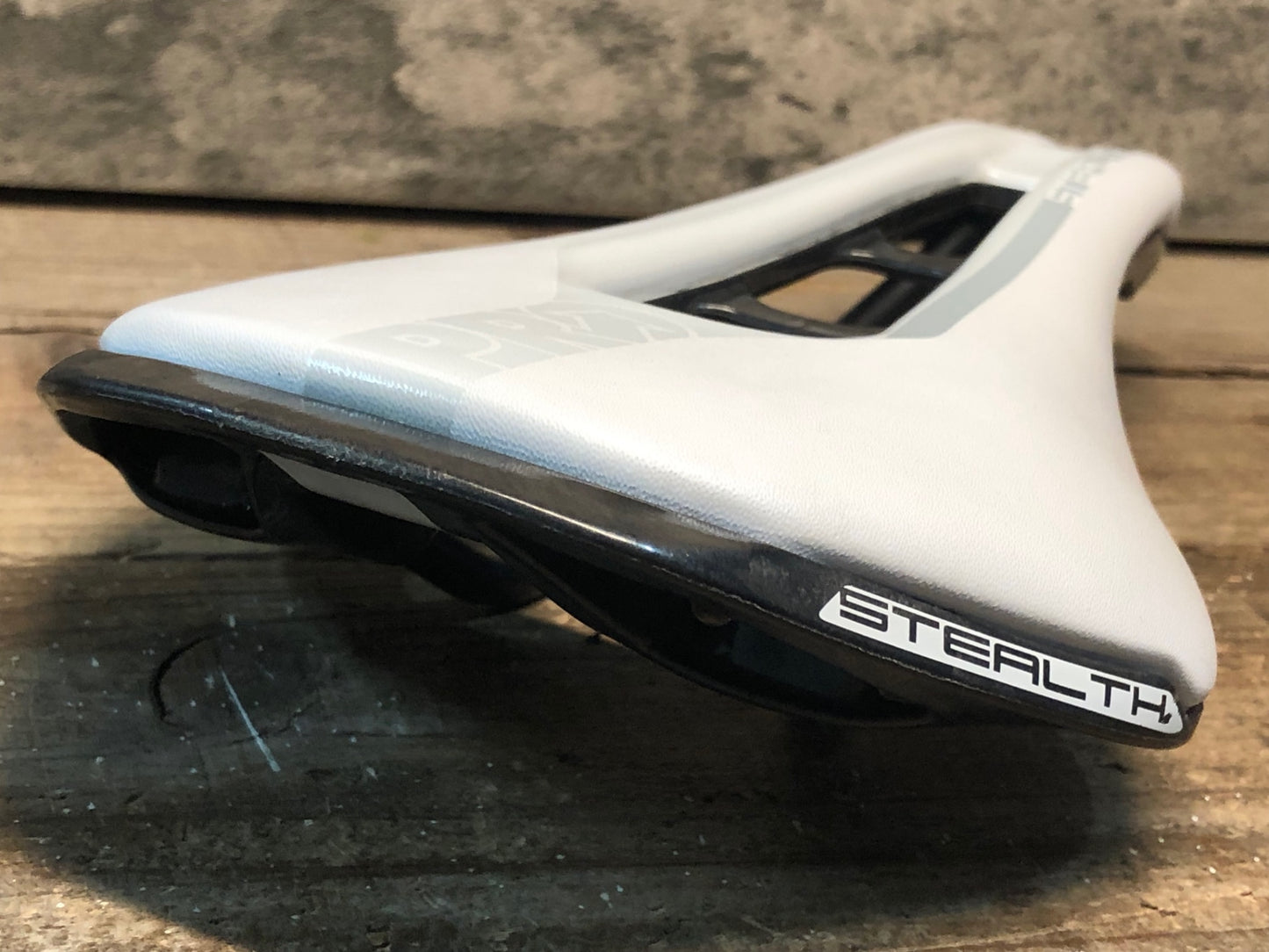 IQ414 シマノプロ SHIMANO PRO ステルス STEALTH サドル ステンレスレール 142mm 白