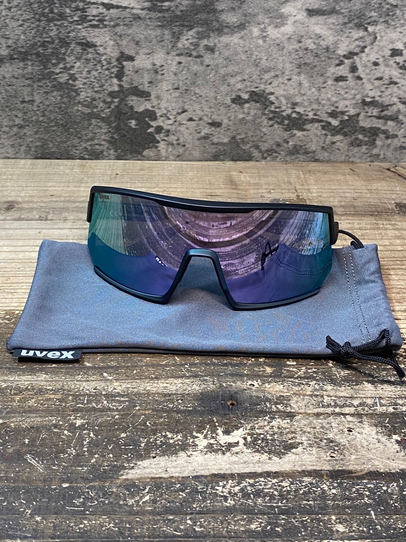 IY375 ウベックス UVEX サングラス アイウェア 黒