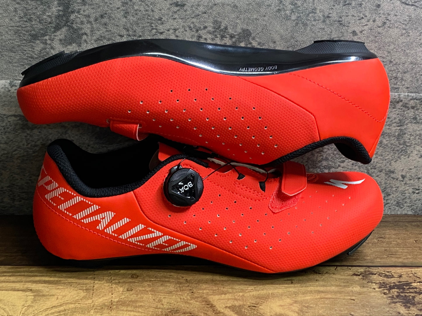 IZ302 スペシャライズド SPECIALIZED Torch1.0 ビンディングシューズ EU42 レッド