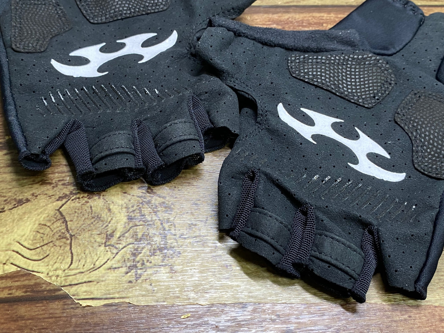 JB543 カブト Kabuto 指切 グローブ 黒 L