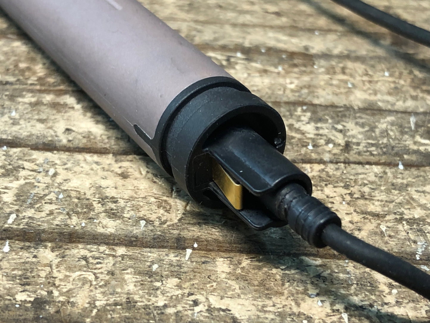 IT636 シマノ SHIMANO BT-DN110-A ビルトインバッテリー Di2 電動 ケーブル付属