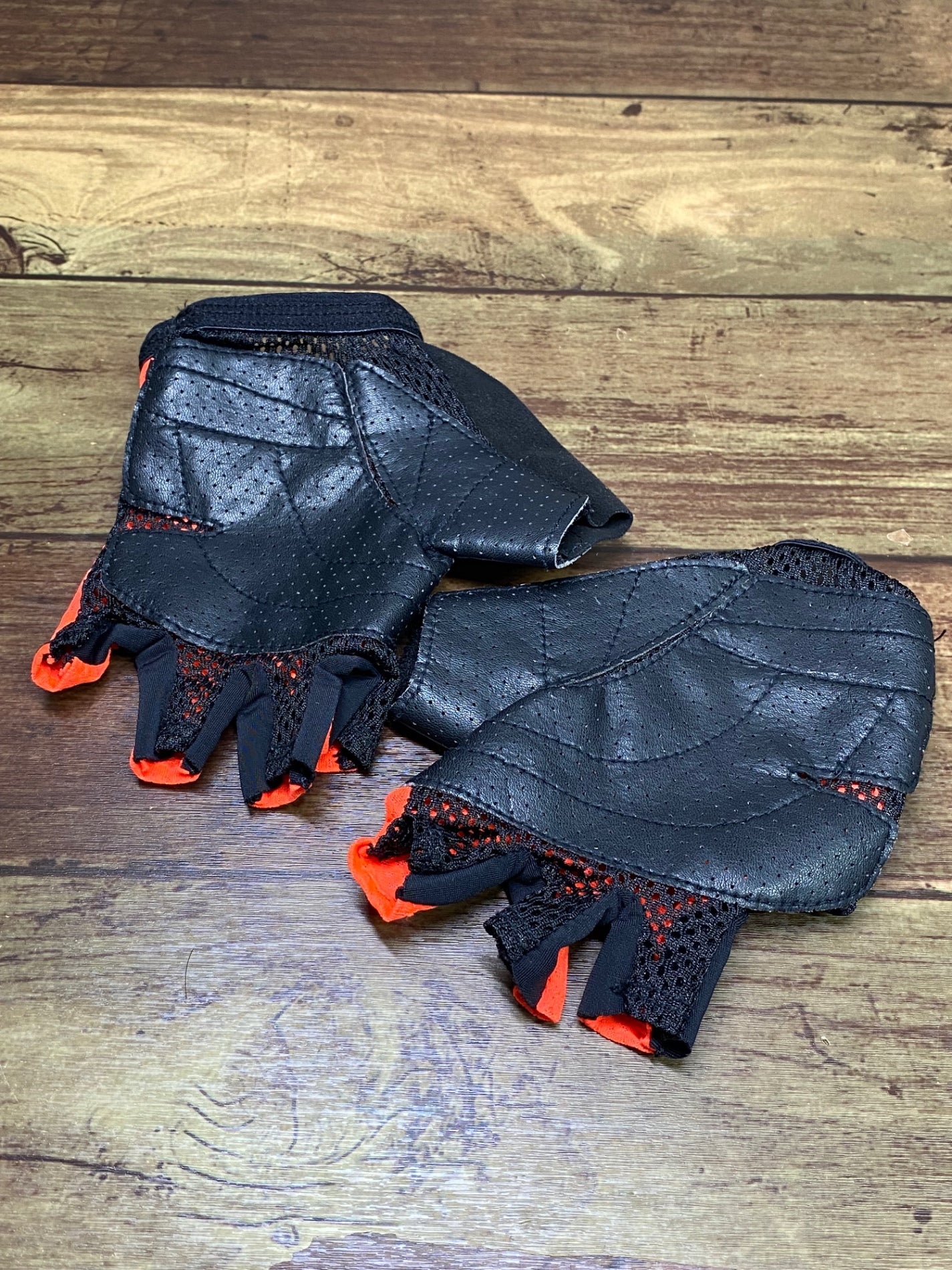 IY645 ラファ Rapha 指切り グローブ オレンジ 黒 L