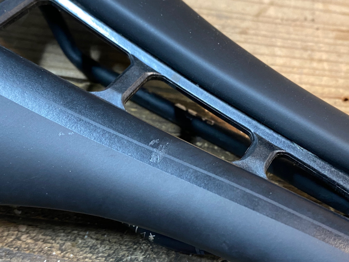 IS572 シマノプロ SHIMANO PRO ステルス Stealth サドル ステンレスレール 実測143mm