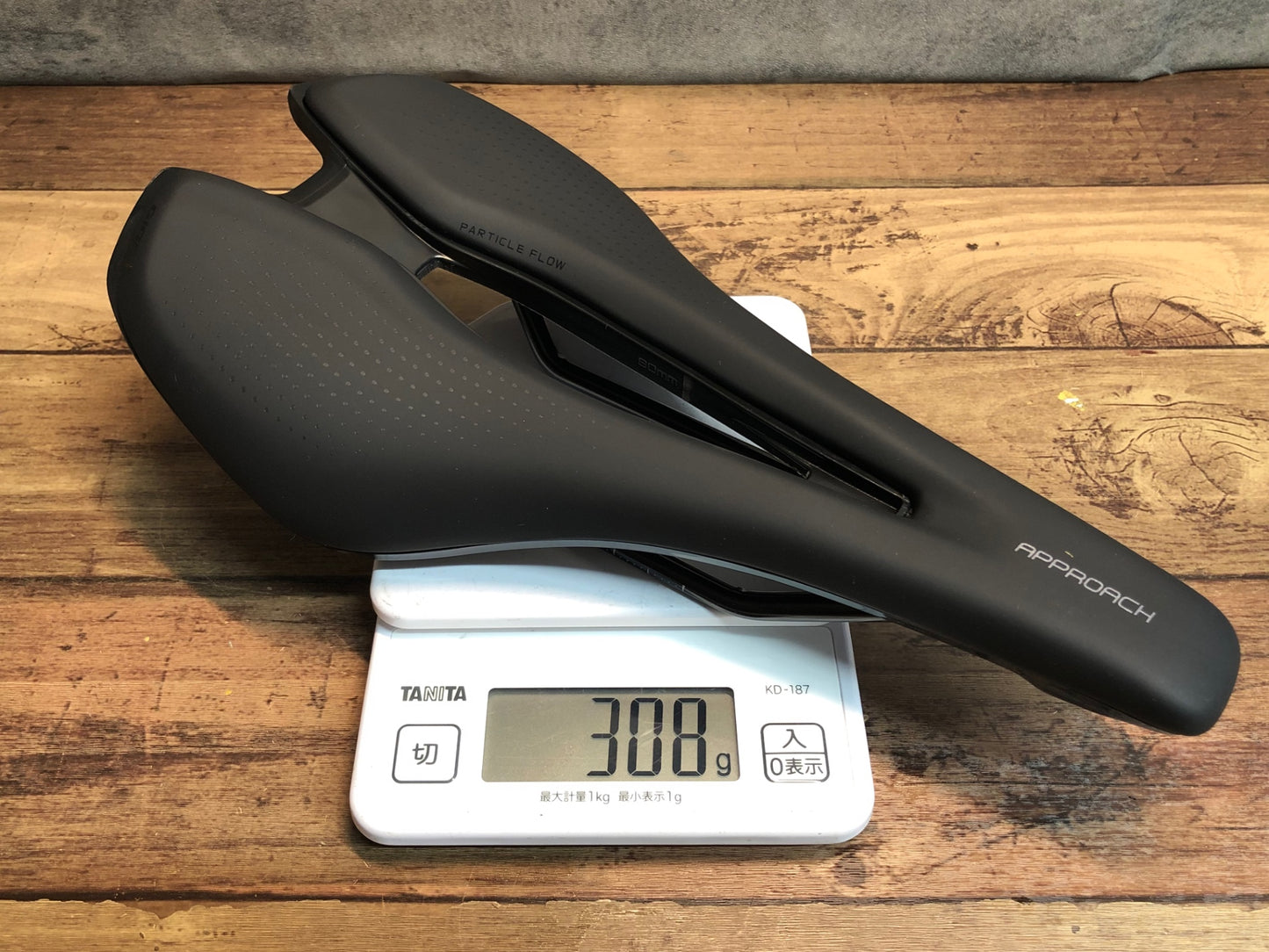 IQ960 ジャイアント GIANT APPROACH サドル 黒 スチールレール