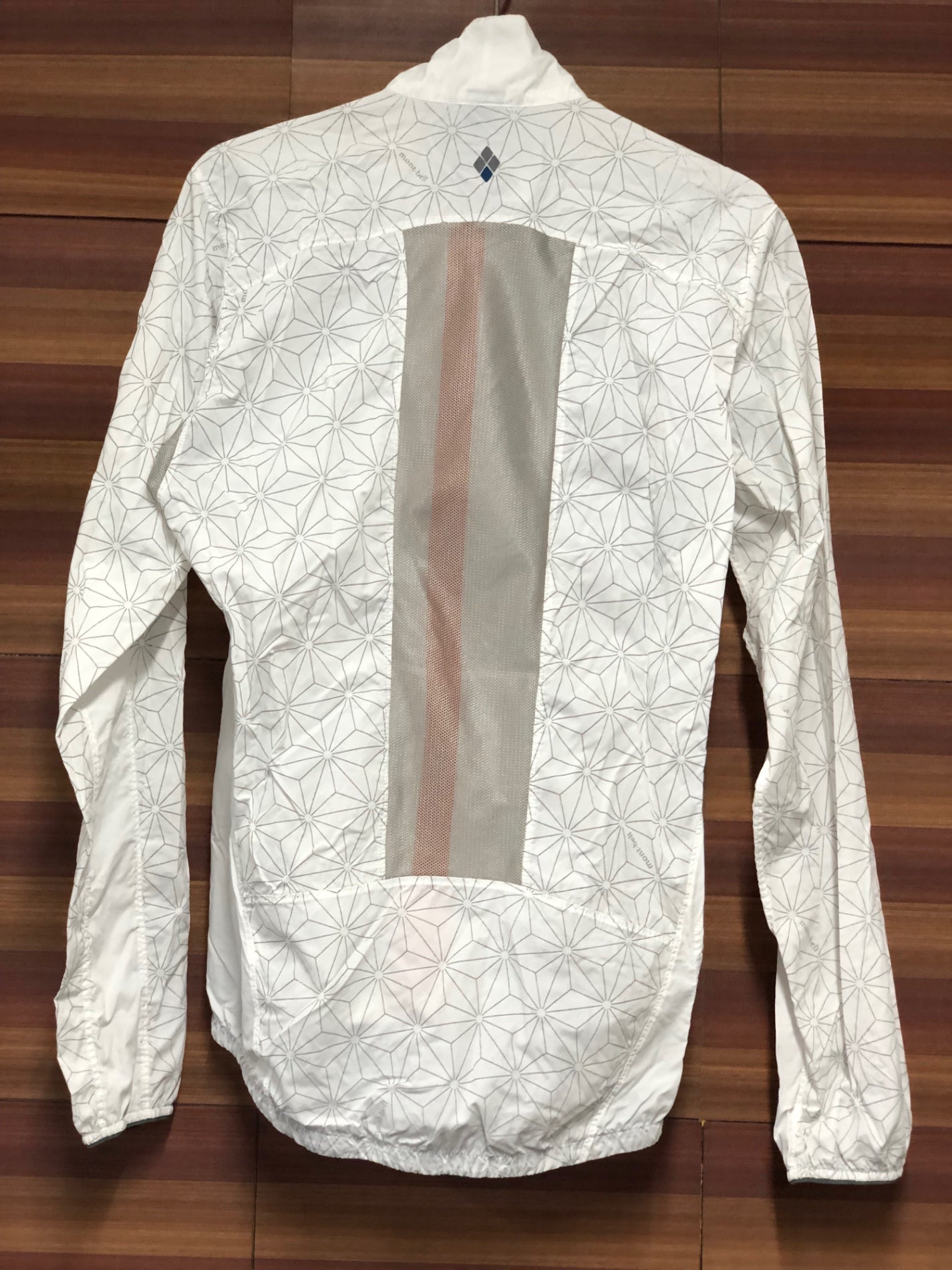 IT617 モンベル mont bell 長袖ウィンドブレーカー 白 S