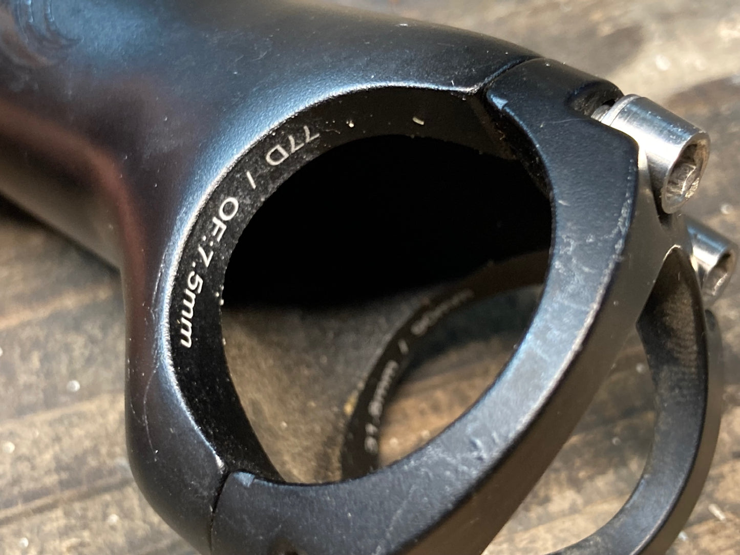 IN893 ワンバイエス One by ESU スージーステム 黒 90mm Φ31.8 OS