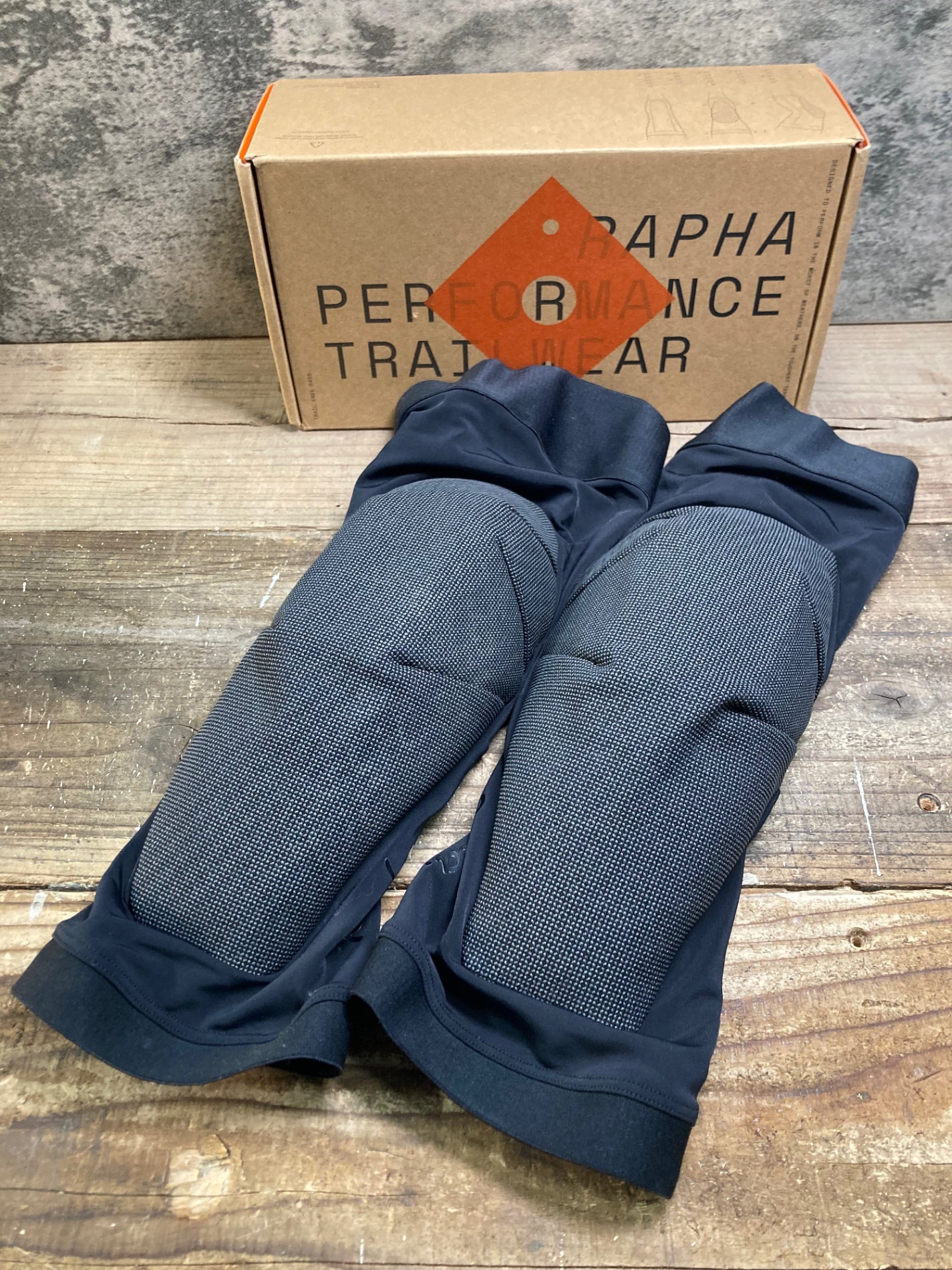 IT588 ラファ Rapha TRAIL KNEE PADS 黒 S