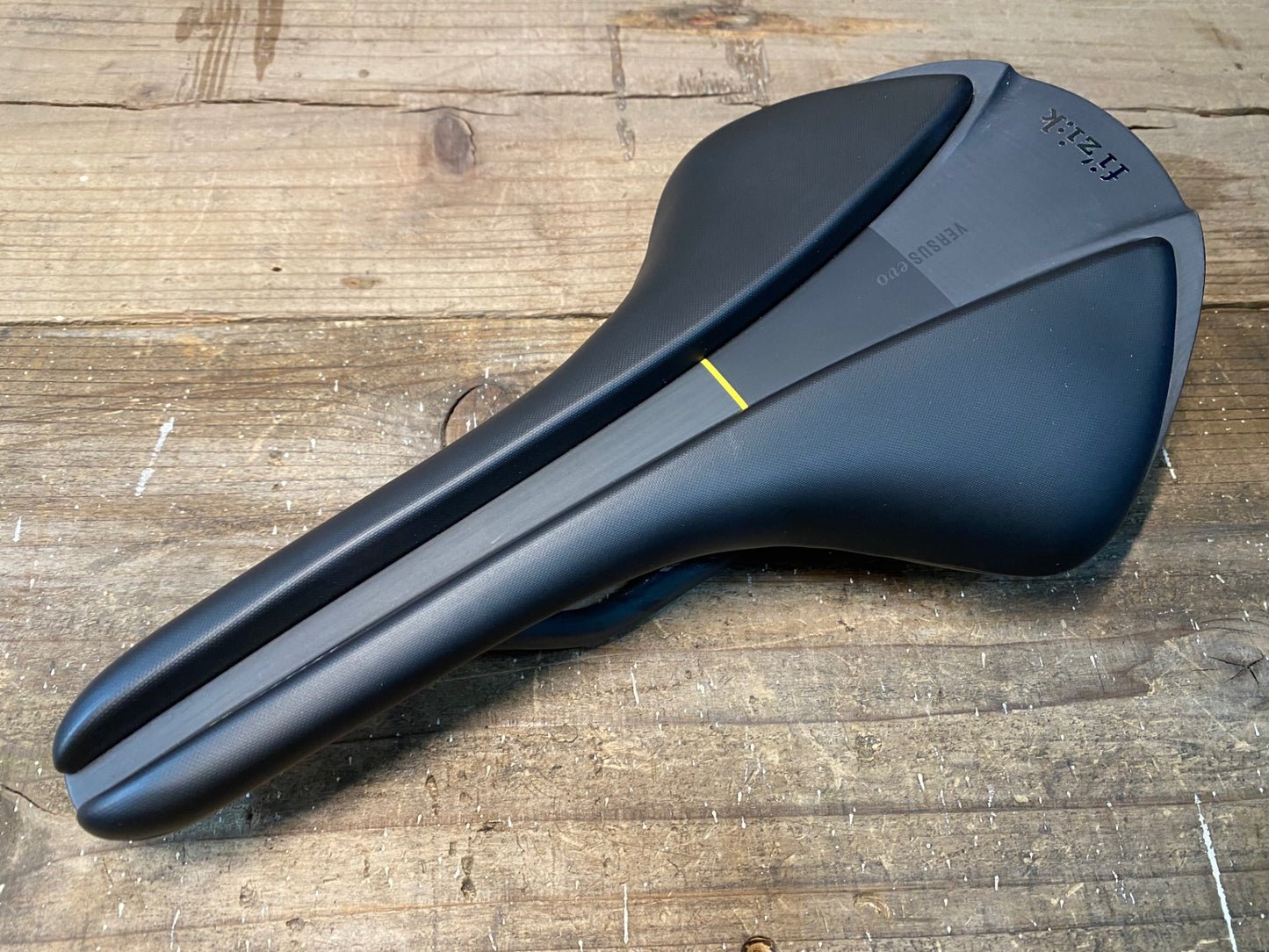 IQ551 フィジーク fizik アンタレス ANTARES VERSUS EVO 00 カーボンサドル Large 黒