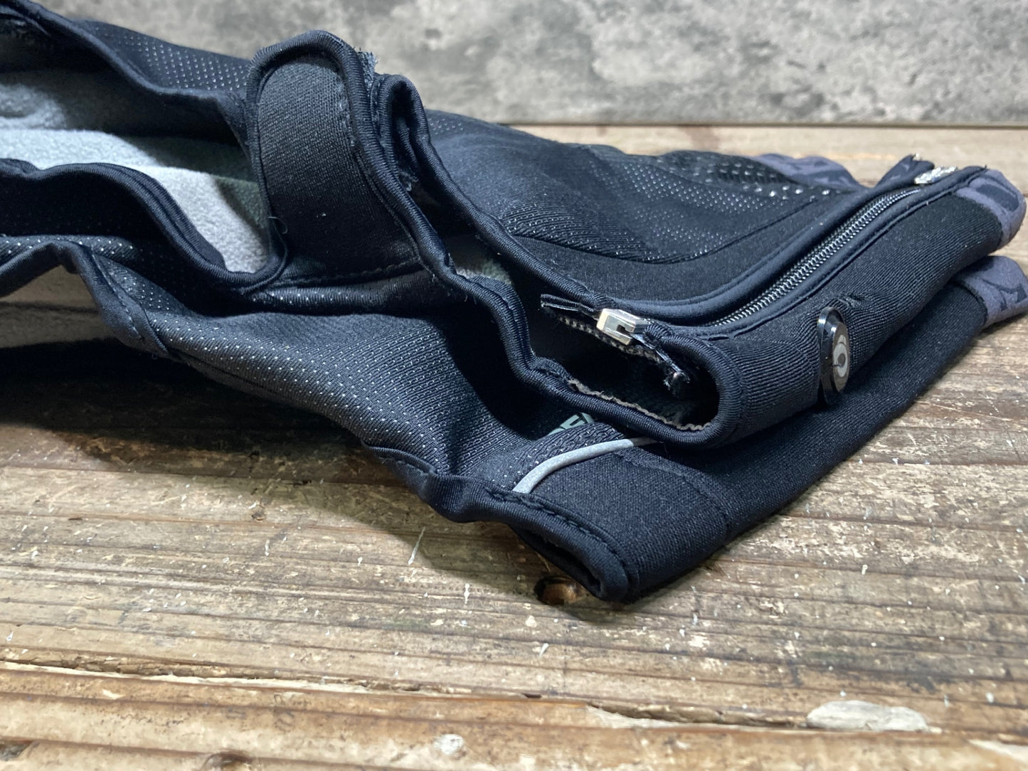 IU207 パールイズミ PEARL iZUMi シューズカバー 裏起毛 WINDBREAK TITANIUM 黒 L