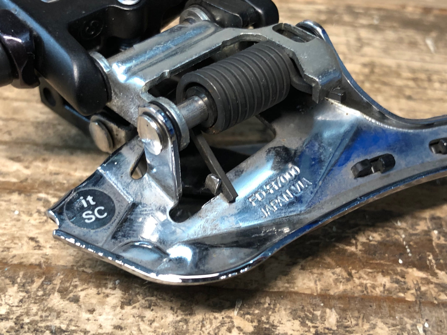 IU347 シマノ SHIMANO 105 FD-R7000 フロントディレイラー 2S 直付け 黒