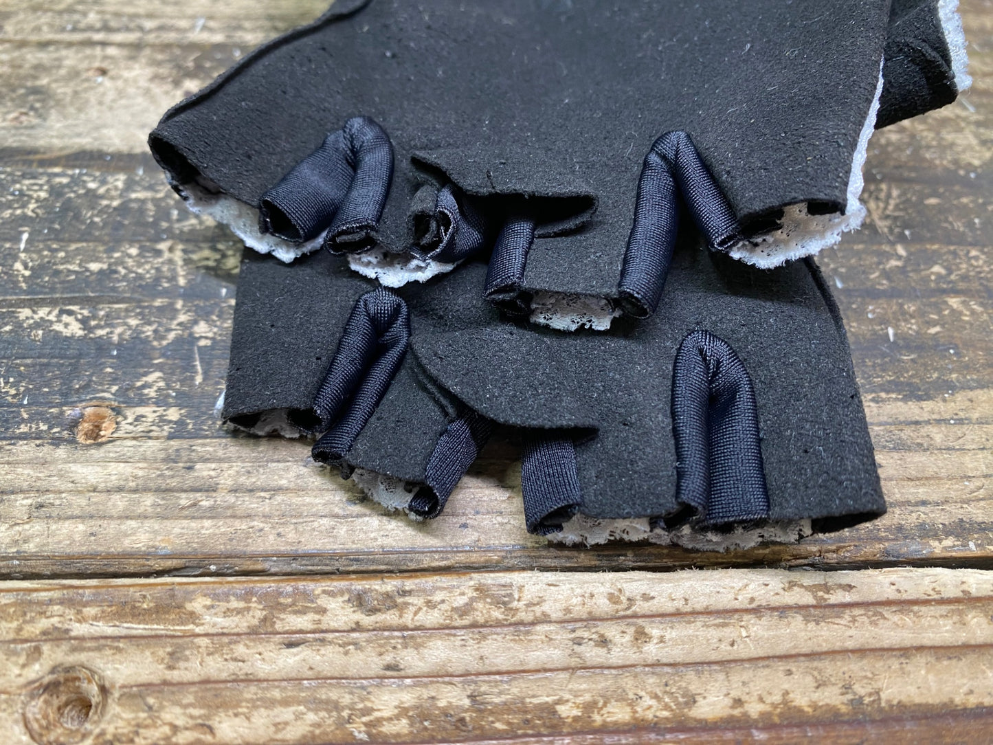 JC061 イザドア Isadore 指切 グローブ 白 黒 M ※スレ