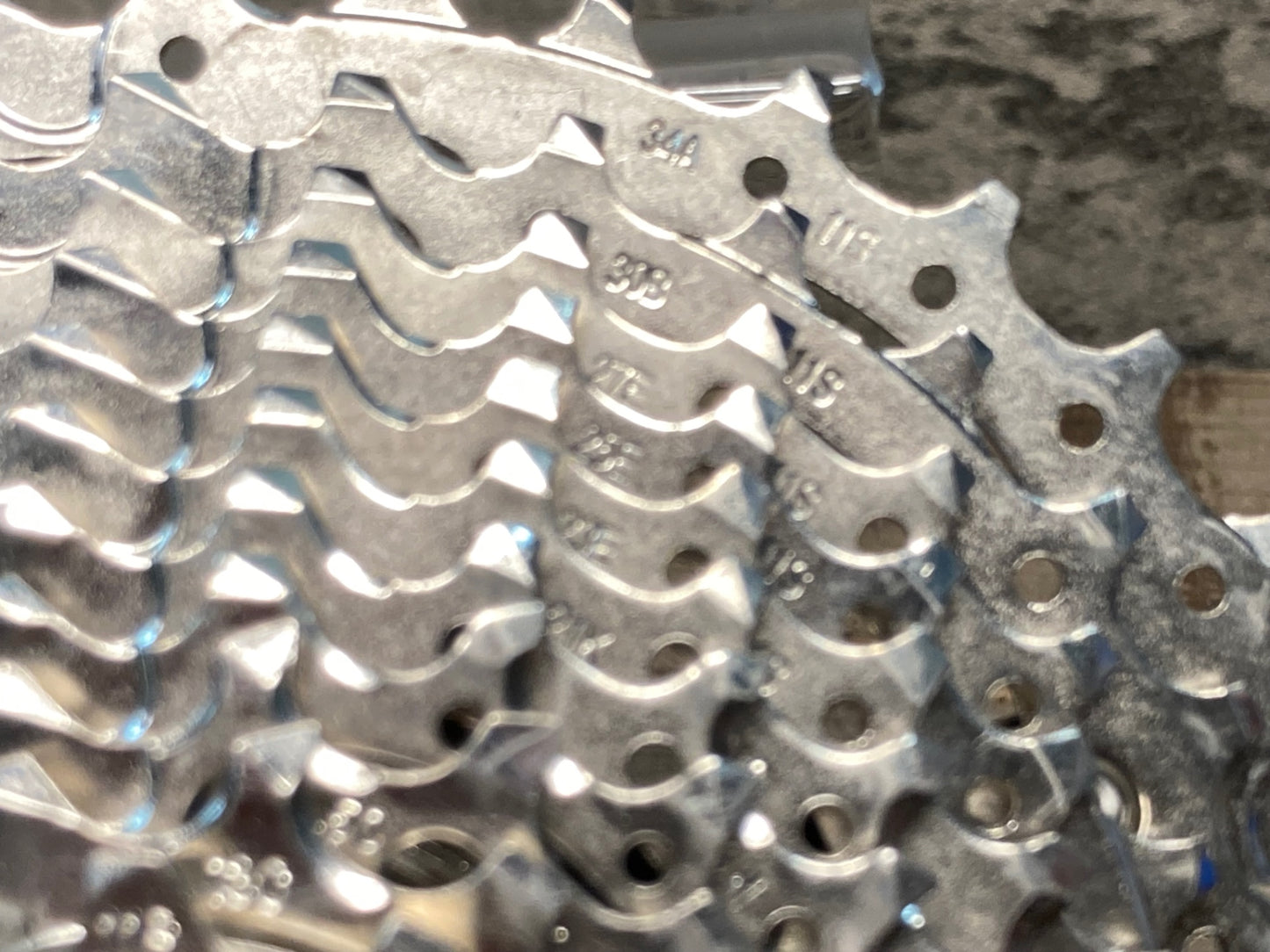 IW638 シマノ SHIMANO 105 CS-HG700-11 スプロケット 11-34T 11S