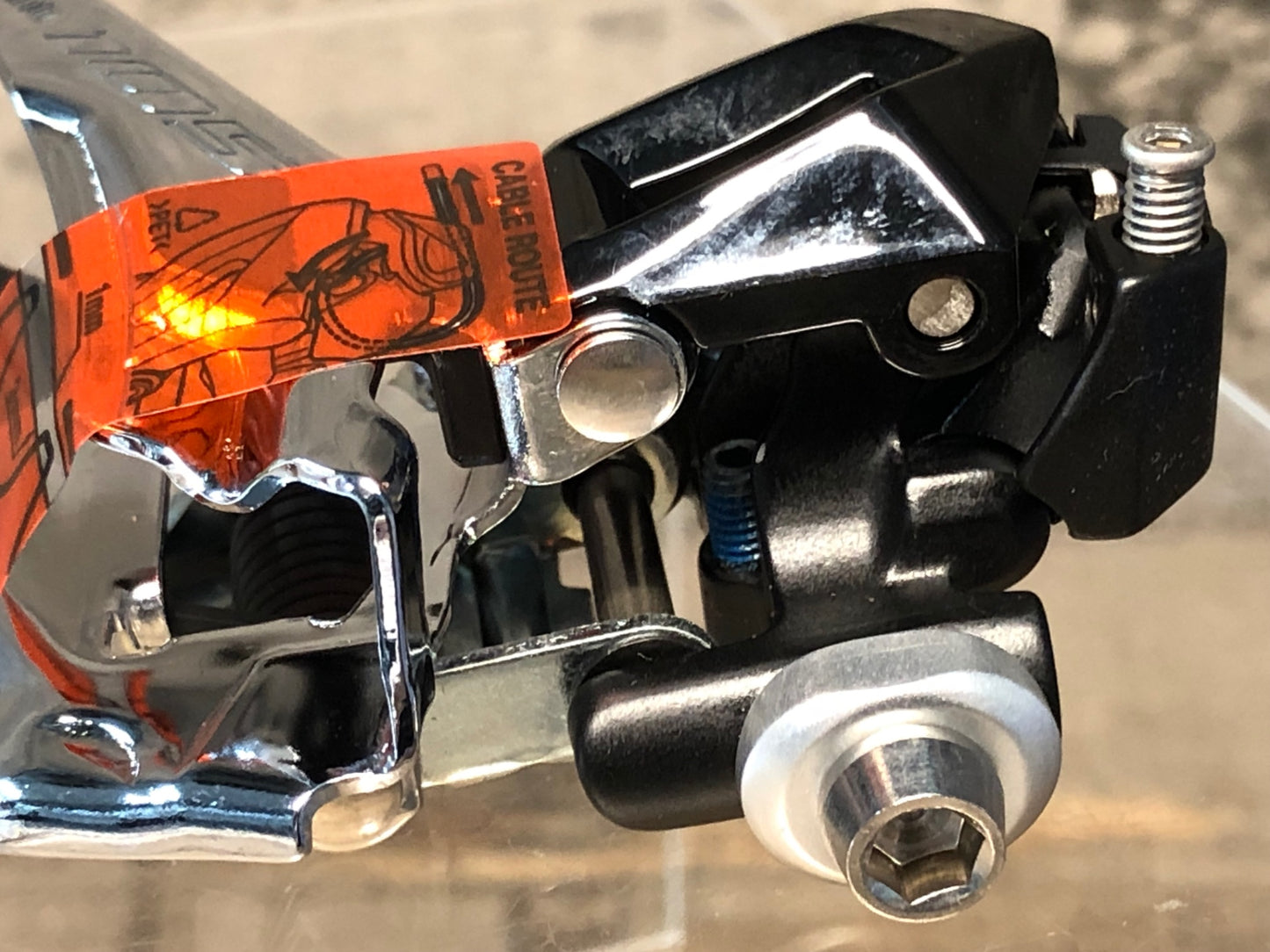 JD049 シマノ SHIMANO 105 FD-R7000 フロントディレイラー 未使用