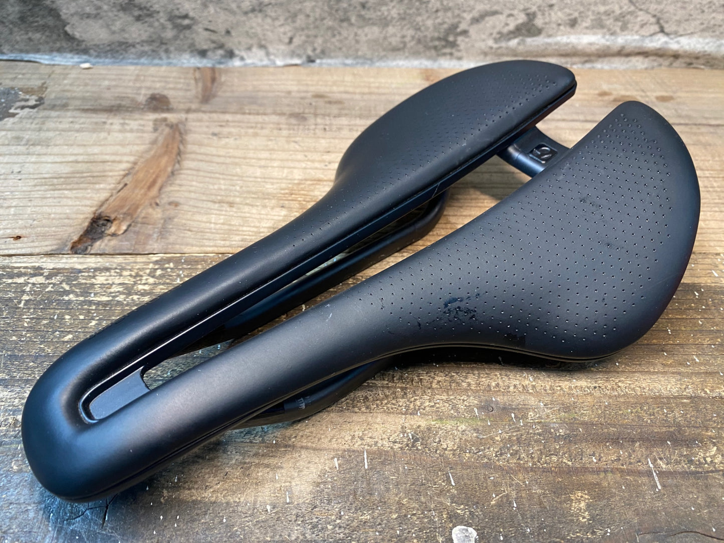 IT999 ボントレガー BONTRAGER アイオロス AEOLUS PRO サドル 黒 155mm カーボンレール レールクランプ痕あり