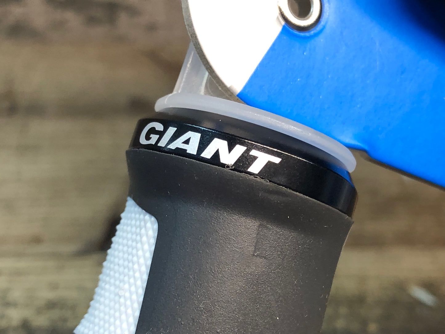 IW069 ジャイアント GIANT ERGO MAX PLUS LOCK-ON GRIP 白