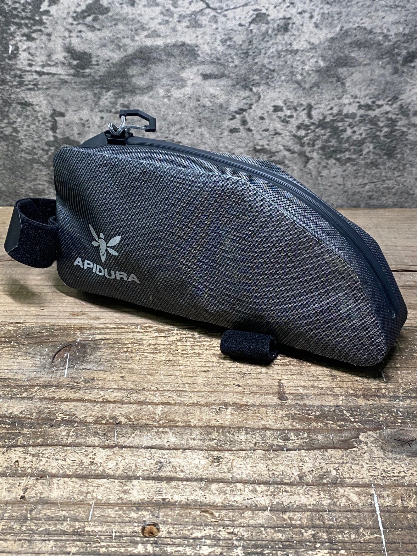 IR881 アピデュラ APIDURA EXPEDITION TOP TUBE PACK トップチューブバッグ 1L グレー