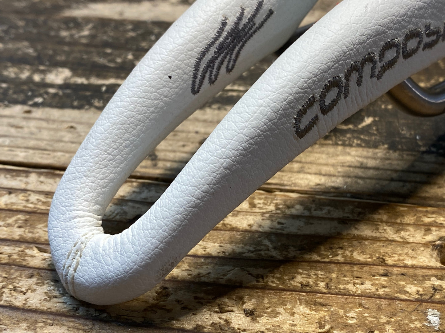 IY385 SELLE SMP コンンポジット COMPOSIT サドル aisi 304 tubeレール 白