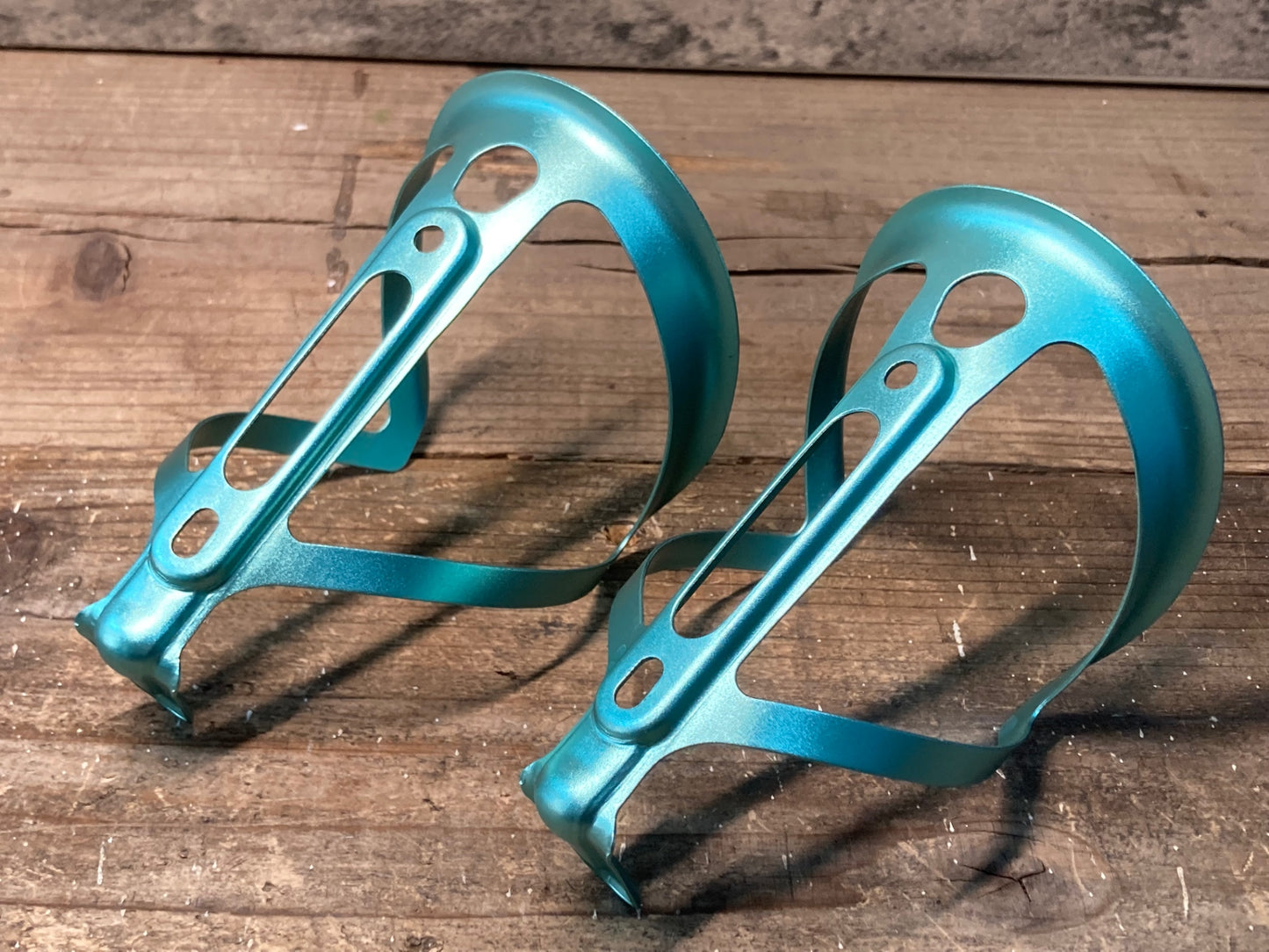 IN689 スパカズ SUPACAZ FLY CAGE Ano ボトルケージ チェレステ ペア