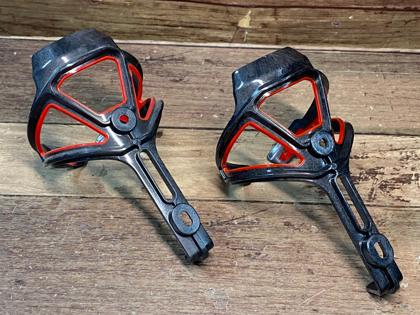 IF582 タックス Tacx サイロ CIRO カーボン ボトルケージ 黒赤 2個セット