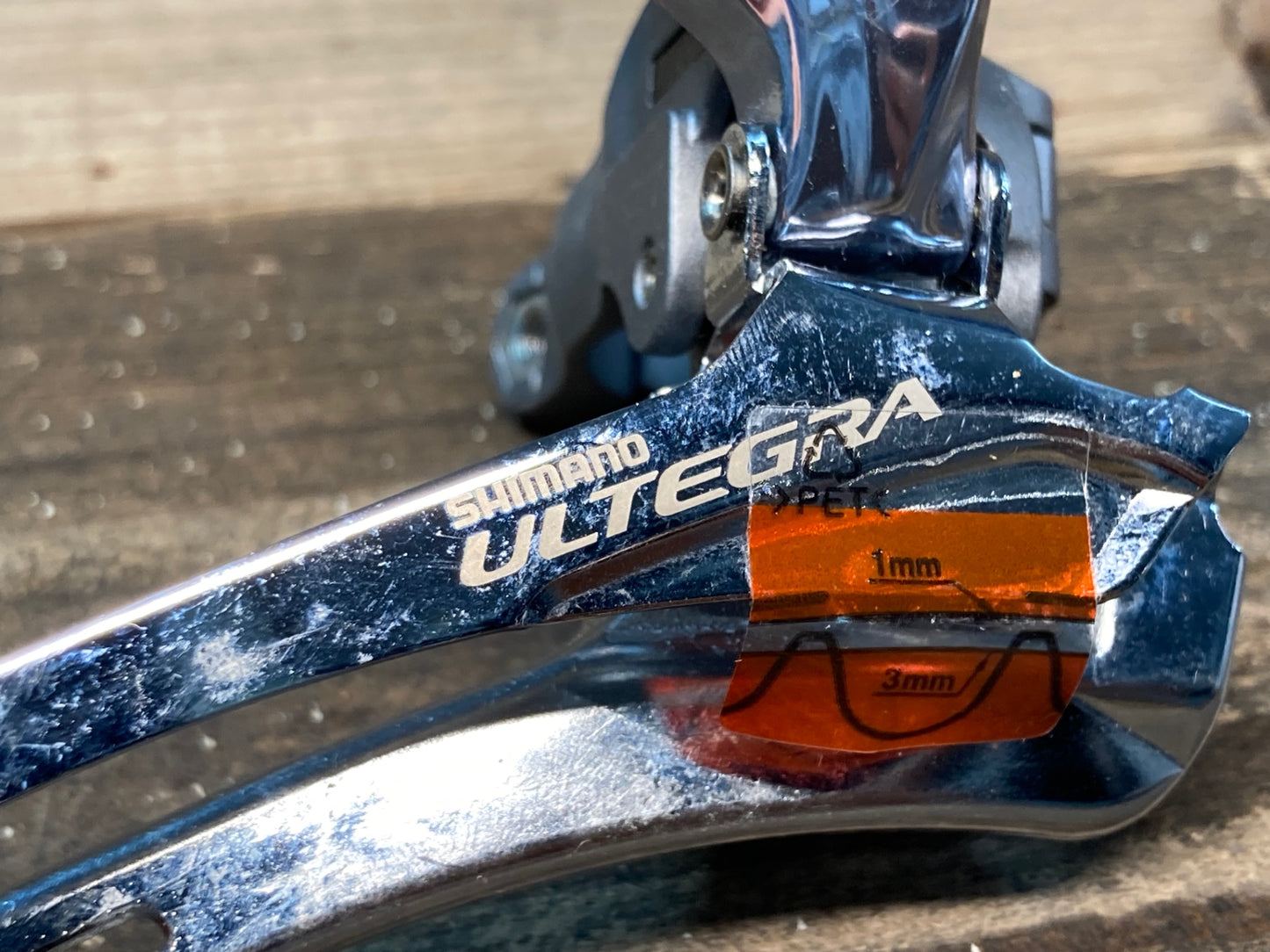 IN909 シマノ SHIMANO アルテグラ ULTEGRA FD-6700 フロントディレイラー バンド式 Φ31.8 ※固定ボルト欠品