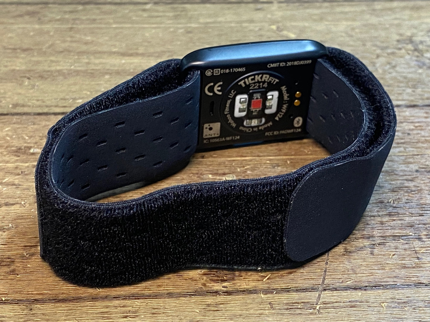 IX647 ワフー WAHOO TICKR FIT リストバンド ハートレートセンサー 心拍計 通信確認済 ※充電器無し