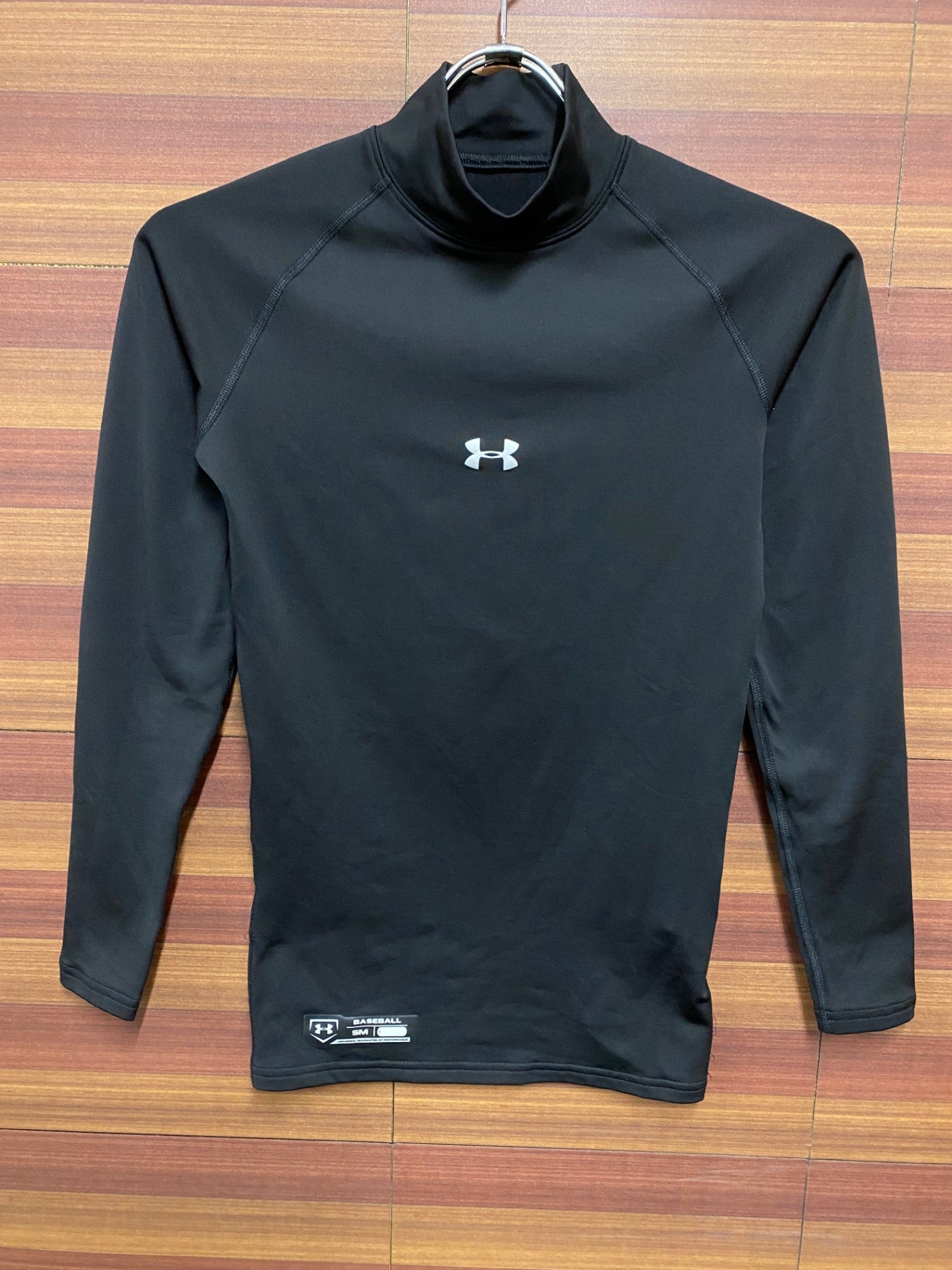 IA767 アンダーアーマー UNDER ARMOUR 長袖 ベースレイヤー 黒 SM 裏起毛