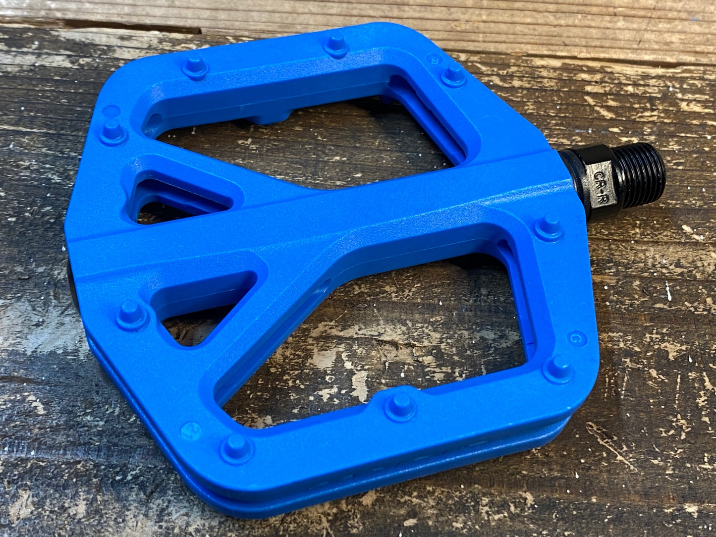 IV843 ジャイアント GIANT PINNER COMP フラットペダル 青