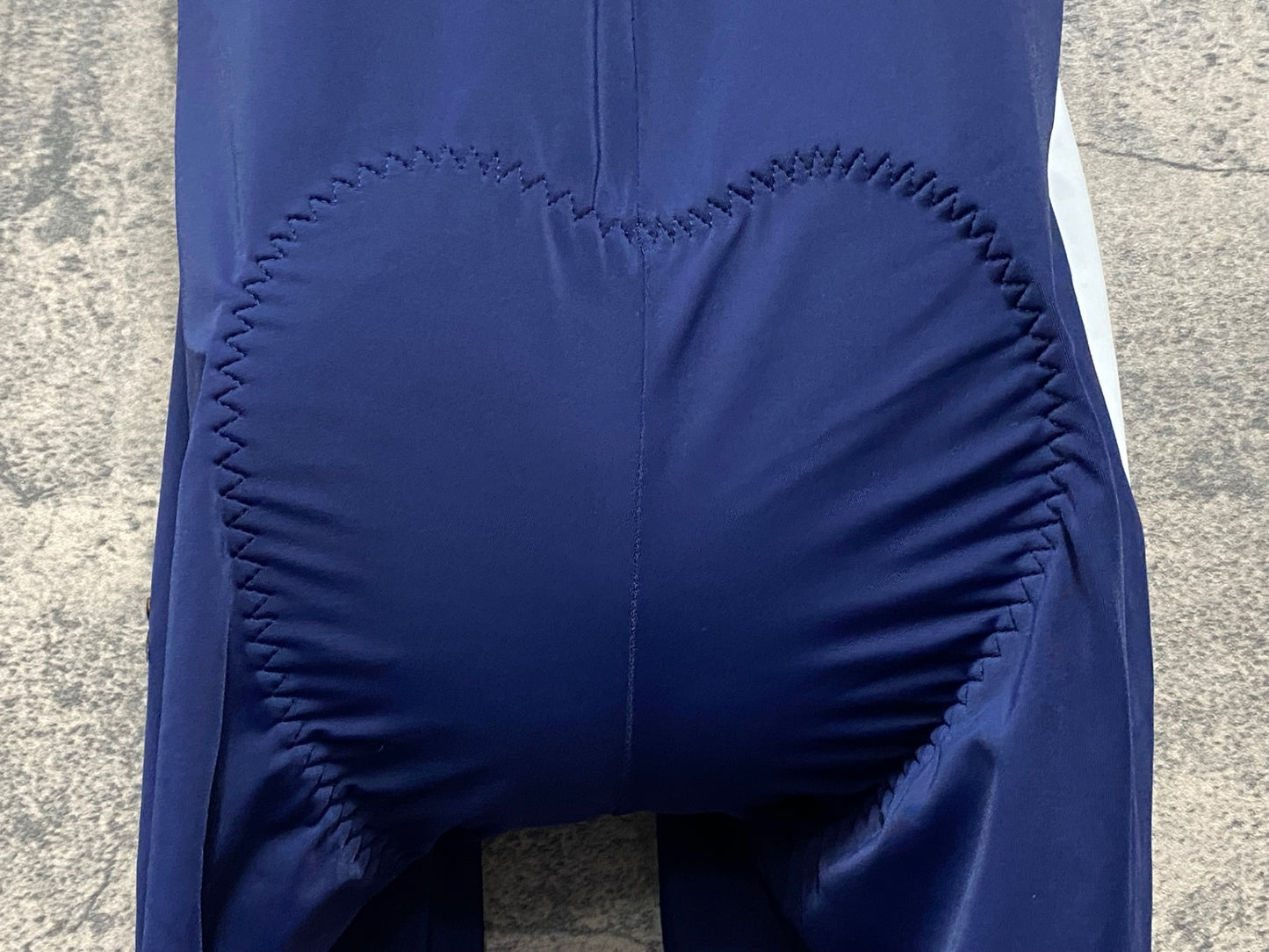 JB473 カフェドシクリステ Cafe du Cycliste AGATHE MAN ビブショーツ M 紺