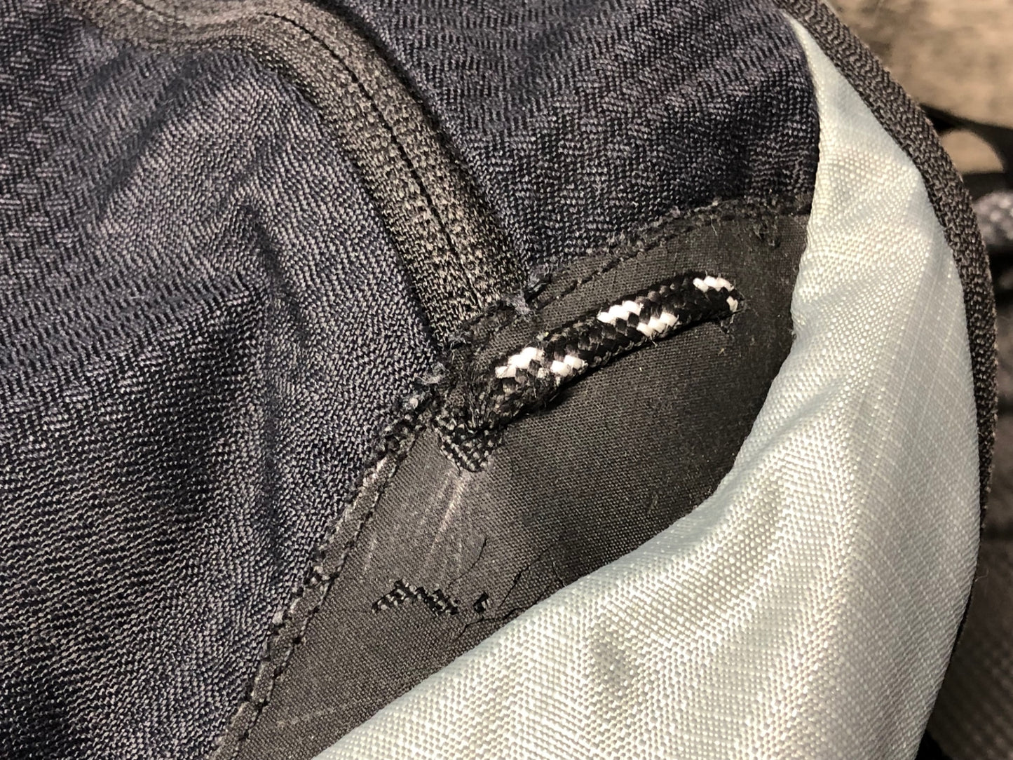 JC354 ドイター deuter バックパック リュック 黒 グレー