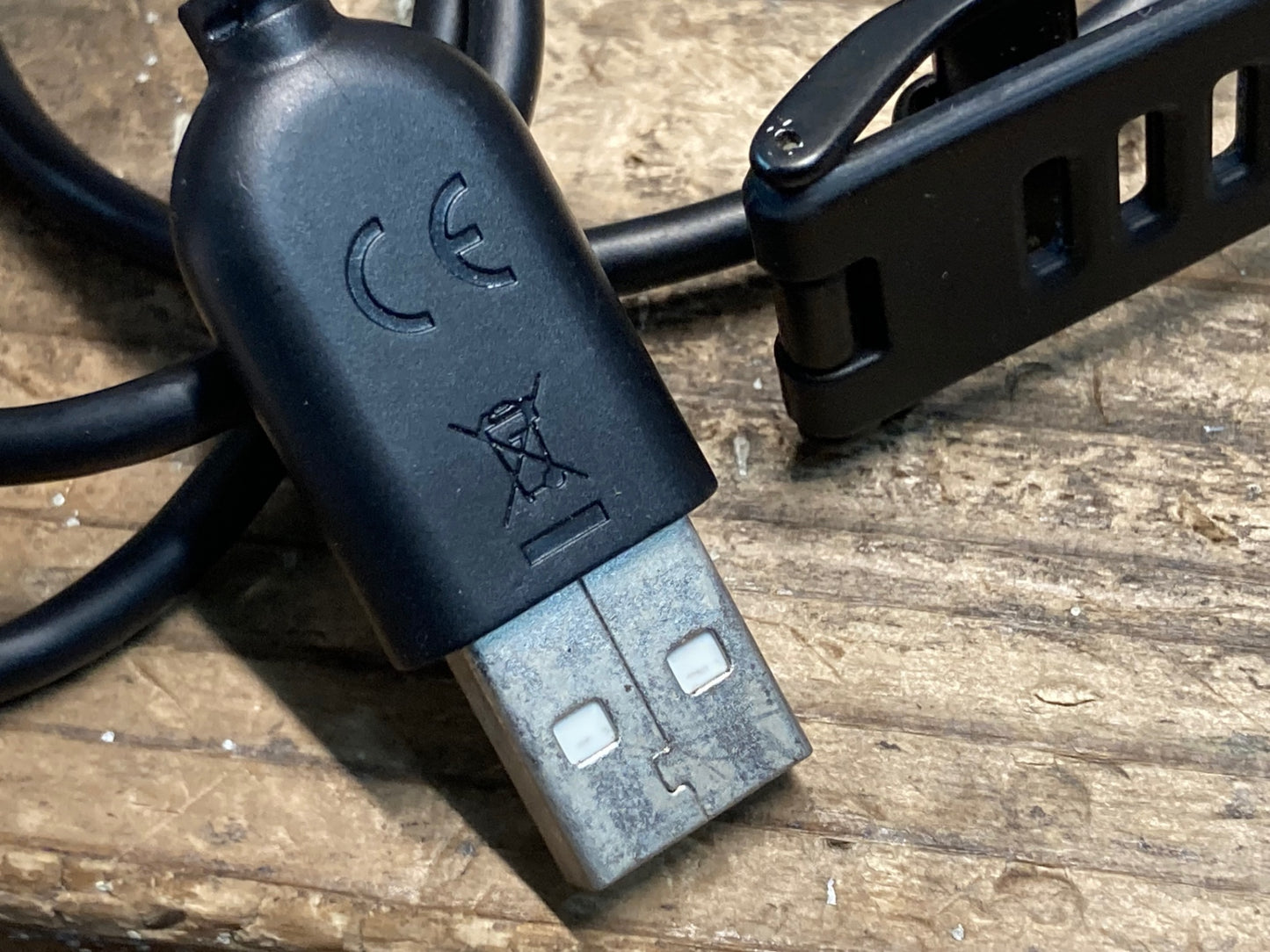 IB610 ガーミン GARMIN ヴィヴォ VIVOSMART HR スポーツウォッチ 動作確認済 Bluetooth smart ※充電接点不良の為ジャンク