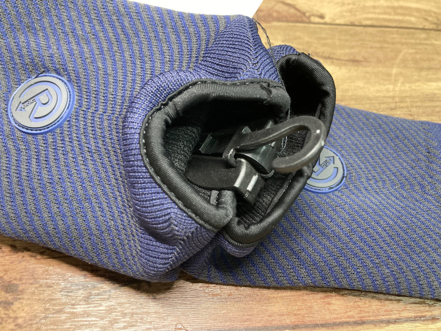 IQ173 レリック reric シューズカバー 紺 M