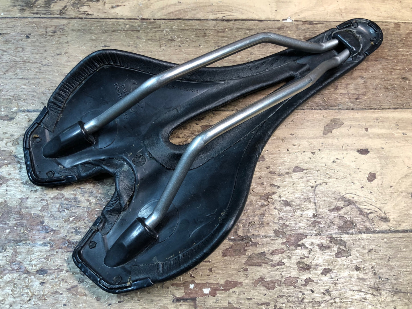 IM567 スペシャライズド SPECIALIZED TOUPE Ti143 サドル 黒 Hollow Ti レール