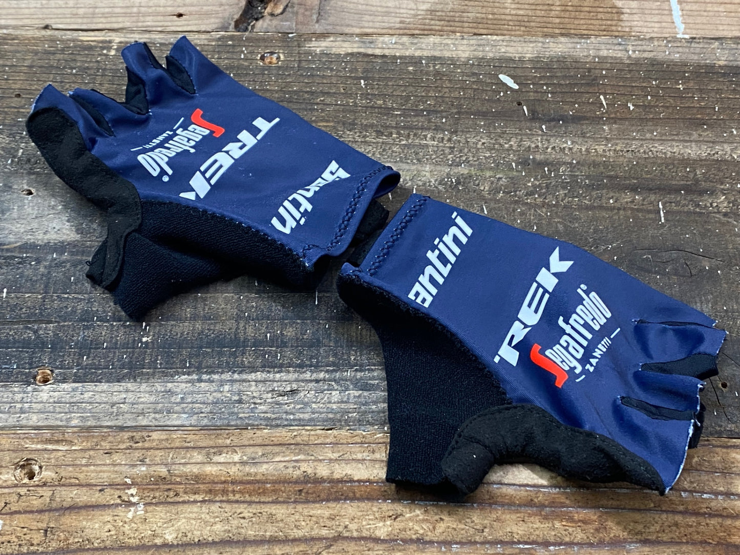 IQ435 サンティーニ Santini グローブ ネイビー S TREK Segafredo