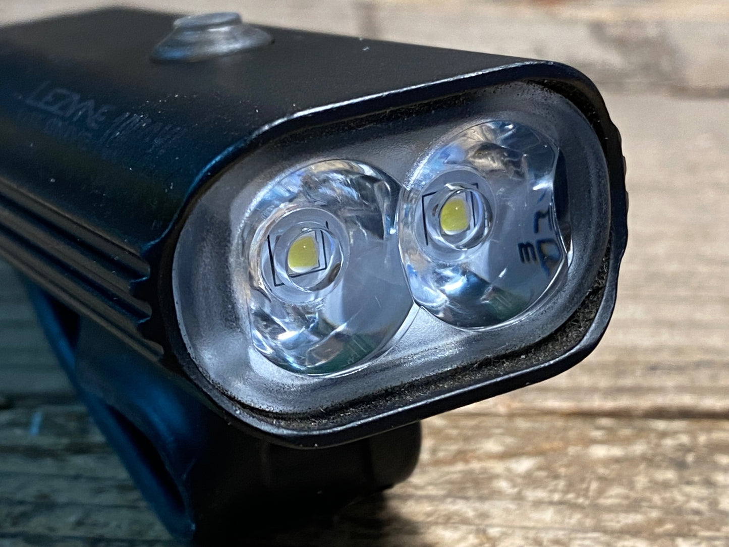 IY053 レザイン LEZYNE ライトドライブ LITE DRIVE 1000XL フロントライト 点灯確認済