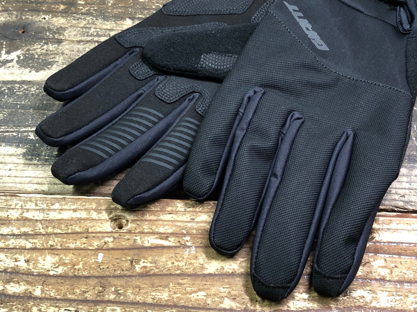 IV966 ジャイアント GIANT CHILL グローブ 黒 M 裏起毛