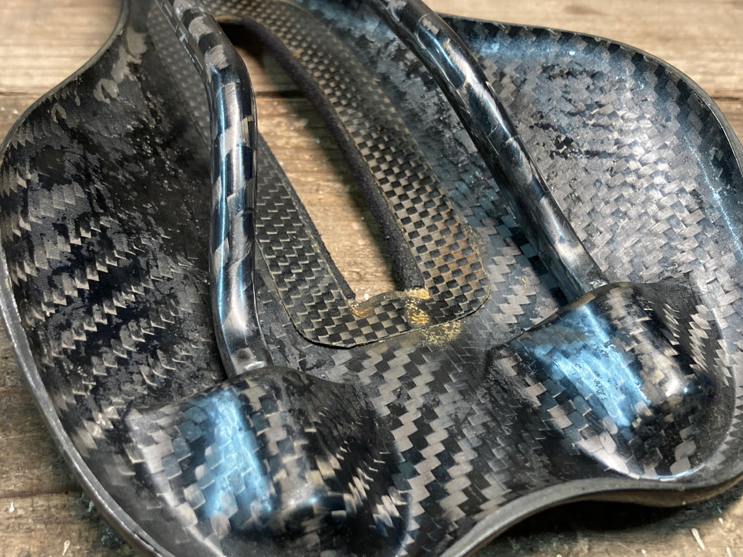 IQ579 セライタリア selle ITALIA SLR TEKNOLOGIKA FLOW カーボンレール サドル