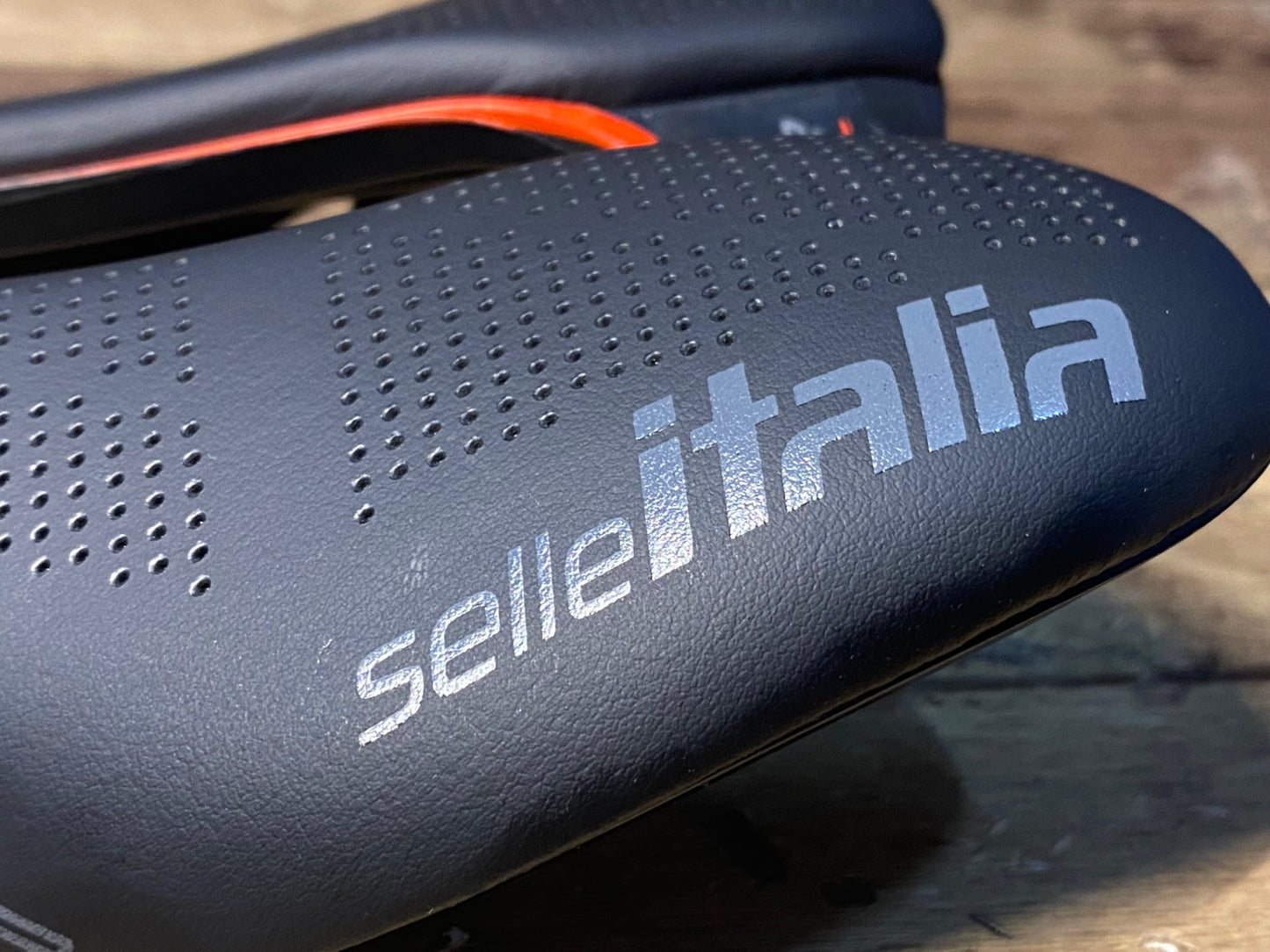 IA953 セライタリア SELLE ITALIA SLR BOOST KIT CARBONIO SUPERFLOW カーボンレール サドル 黒 130mm