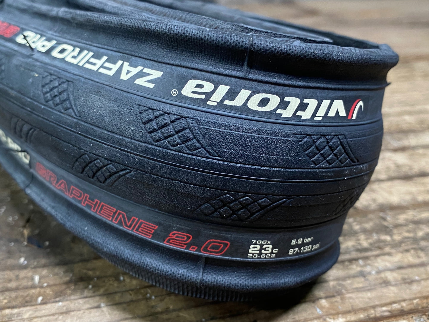IV703 ヴィットリア vittoria ZAFFIRO PRO GRAPHENE 2.0 タイヤ 700x23c