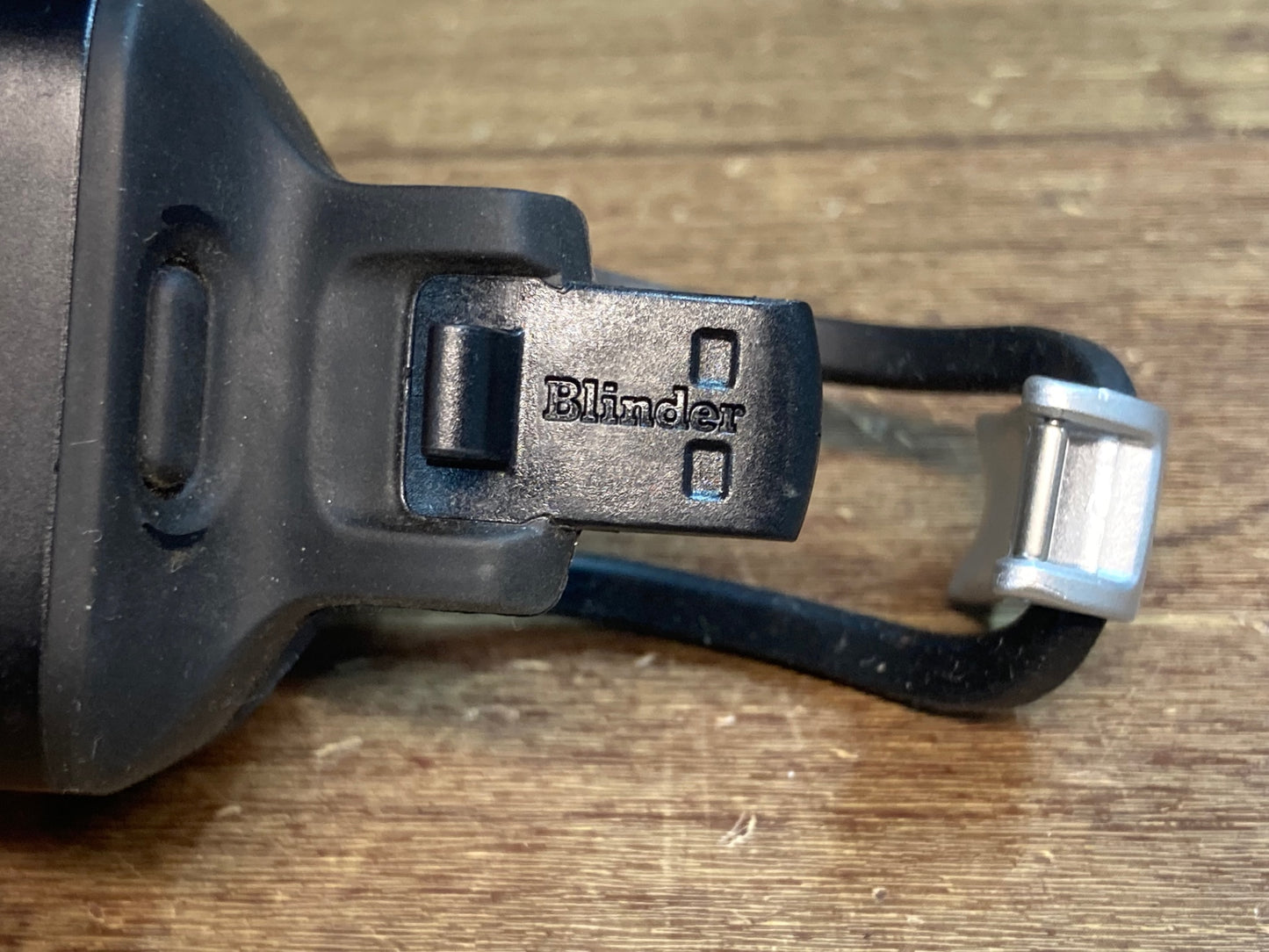 IU882 ノグ knog Blinder テールライト