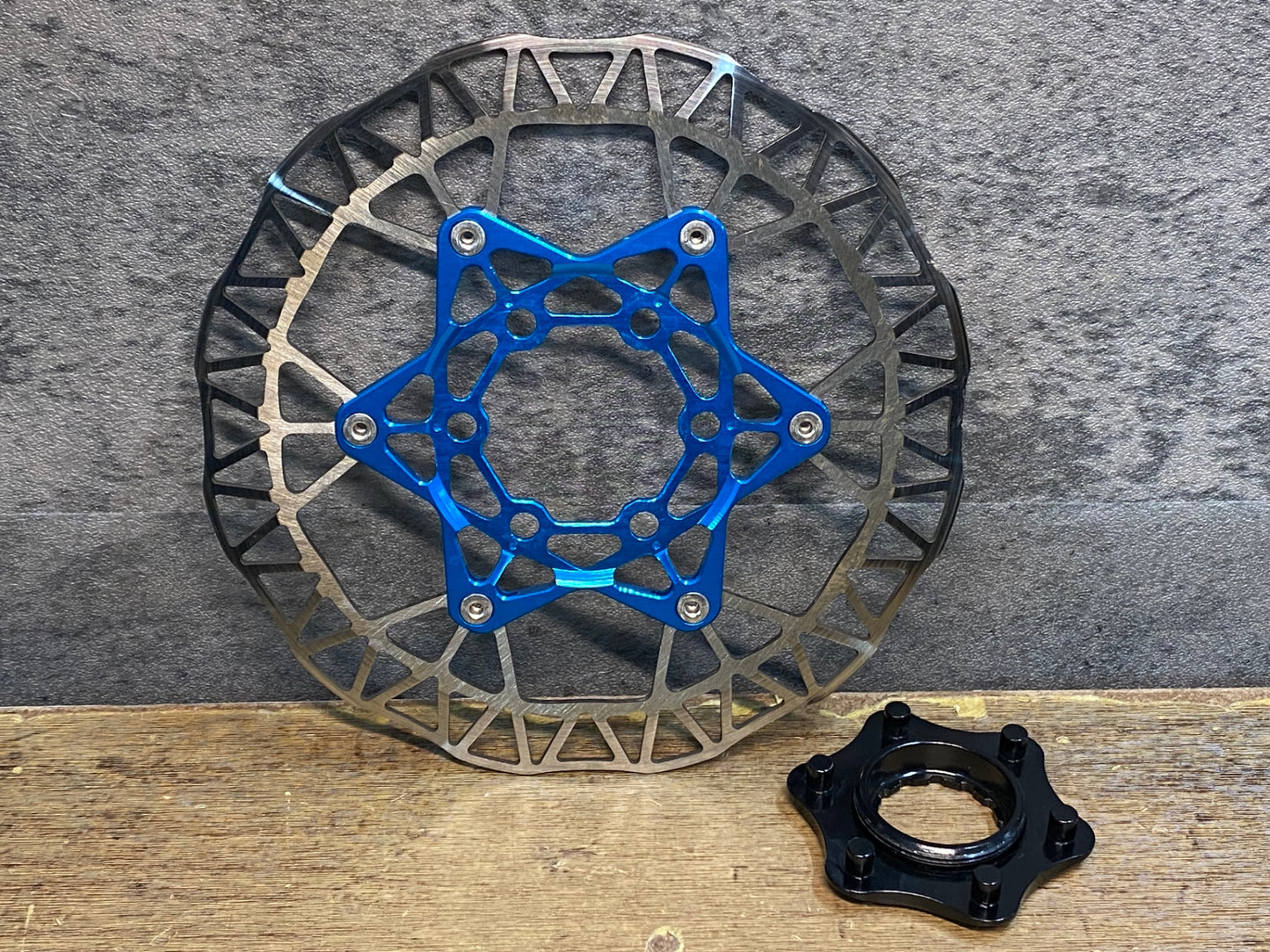 IT100 KCNC ディスク ブレーキローター 140Φ 6H ブルー センターロックアダプター付き